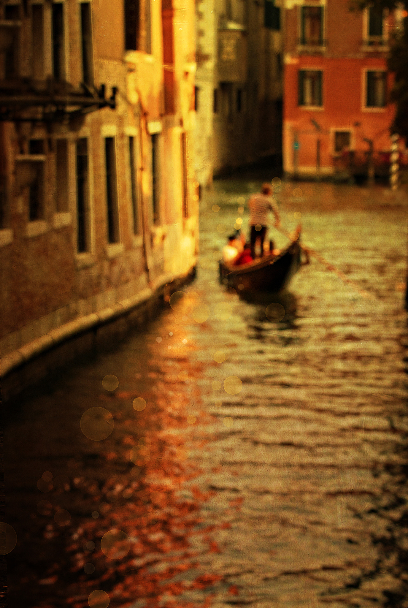 Canon EOS 7D Mark II + Canon EF 70-300mm F4.5-5.6 DO IS USM sample photo. Venice late afternoon photography