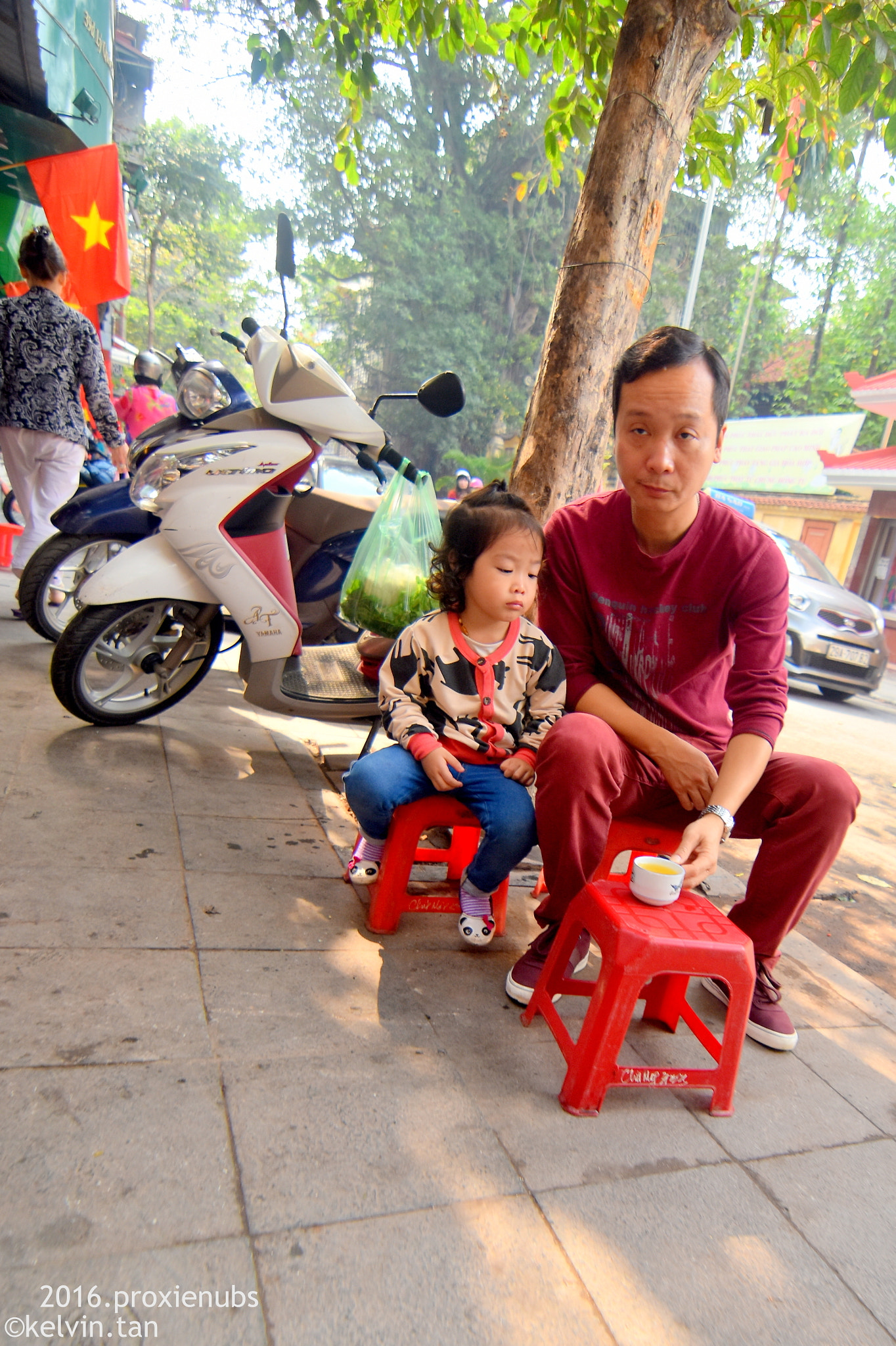 Nikon D7200 + Tokina AT-X Pro 11-16mm F2.8 DX sample photo. Coffee break with dad photography
