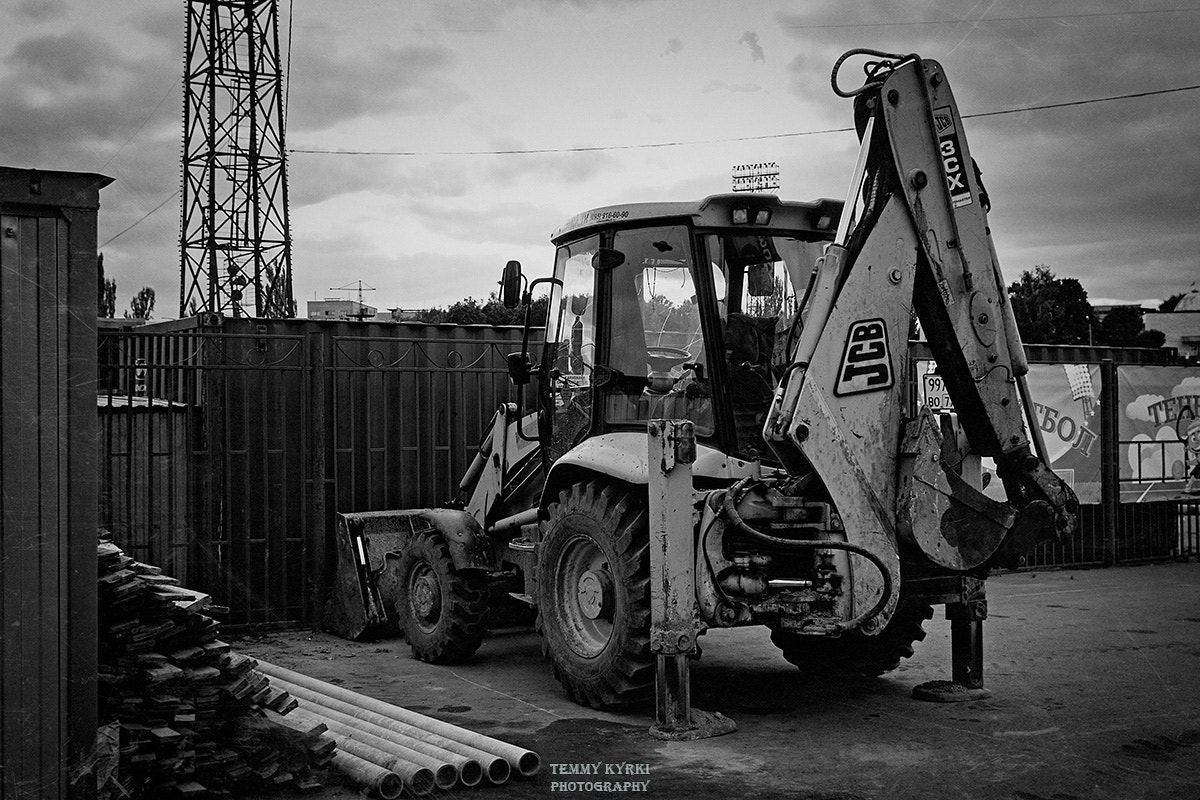 Canon EOS 40D + Canon EF 28mm F1.8 USM sample photo. Tractor ii photography