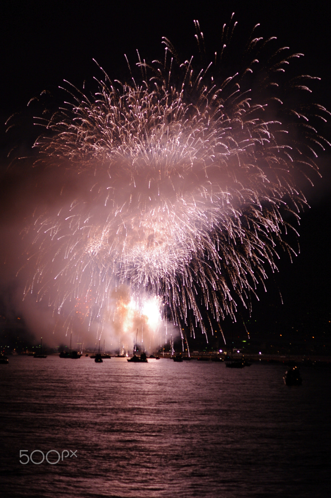 Pentax smc DA 70mm F2.4 AL Limited sample photo. Japanese fireworks photography