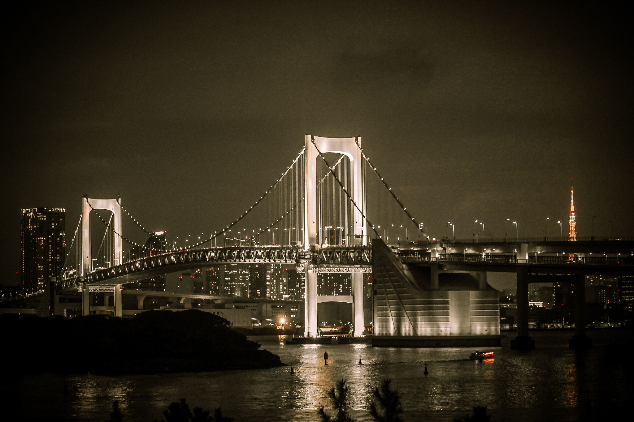 Canon EOS 550D (EOS Rebel T2i / EOS Kiss X4) sample photo. Rainbow bridge photography