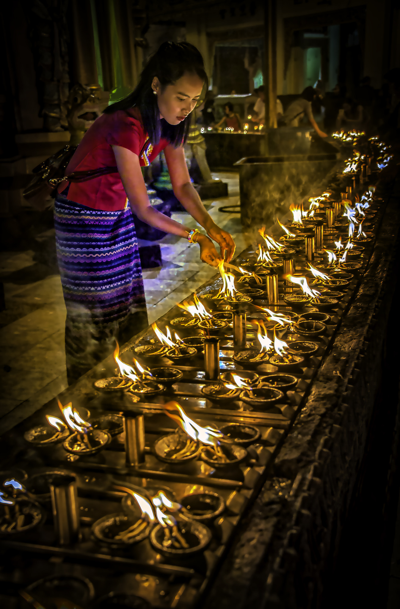 Nikon D4 sample photo. Prayer lamps at shwedagon pagoda photography
