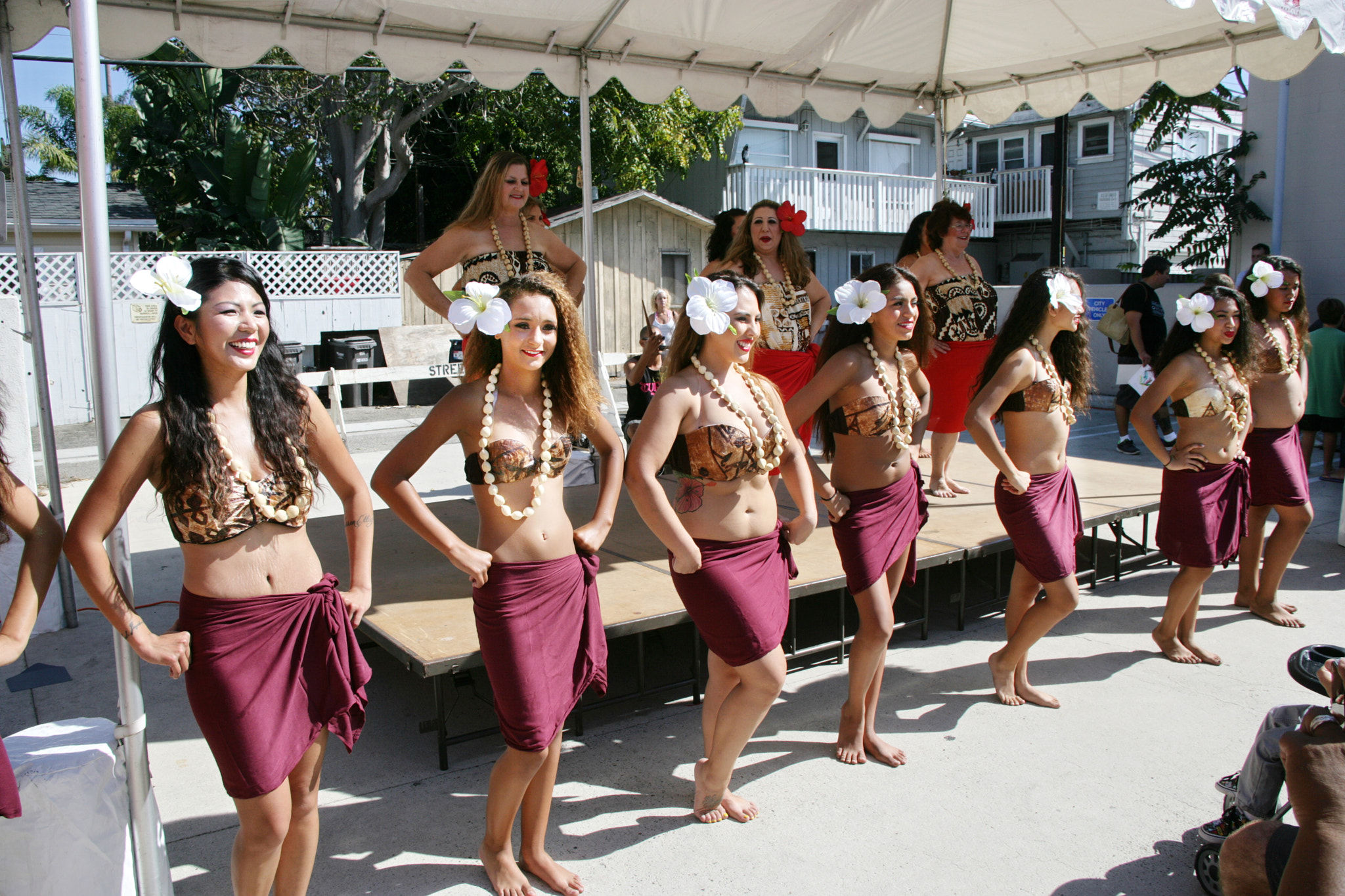 Canon EOS-1Ds Mark II sample photo. Tropical dancers photography
