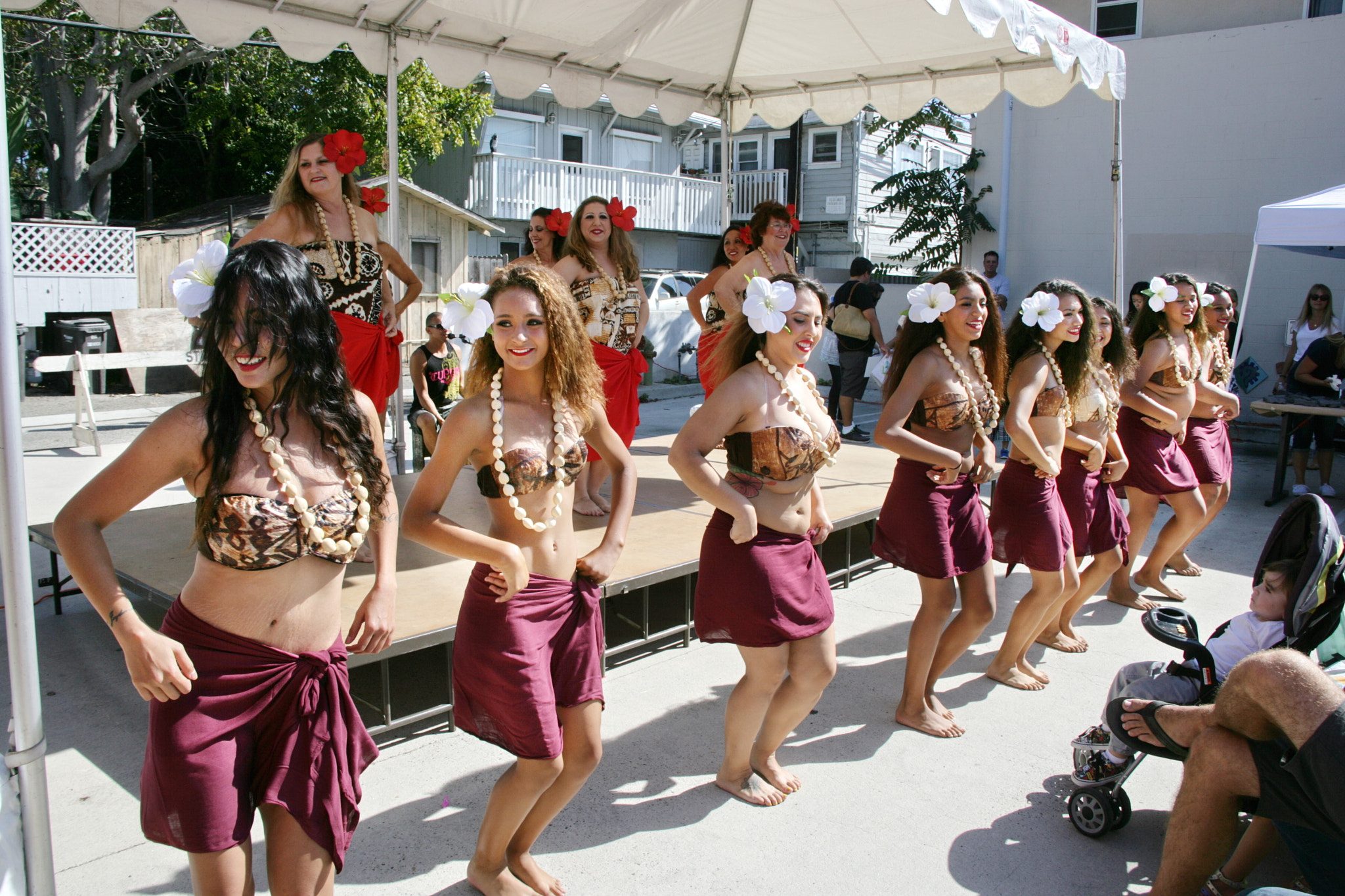 Canon EOS-1Ds Mark II sample photo. Tropical dancers photography
