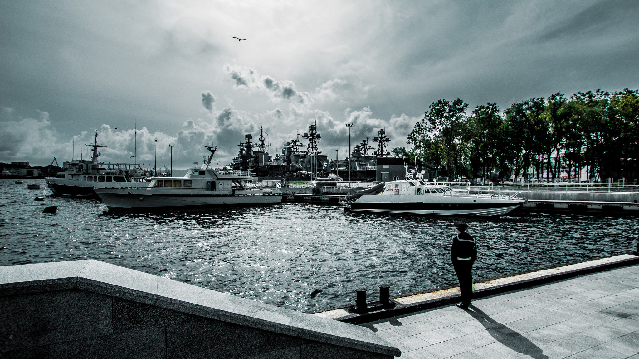 Sony SLT-A77 + Sony DT 11-18mm F4.5-5.6 sample photo. Sailor photography