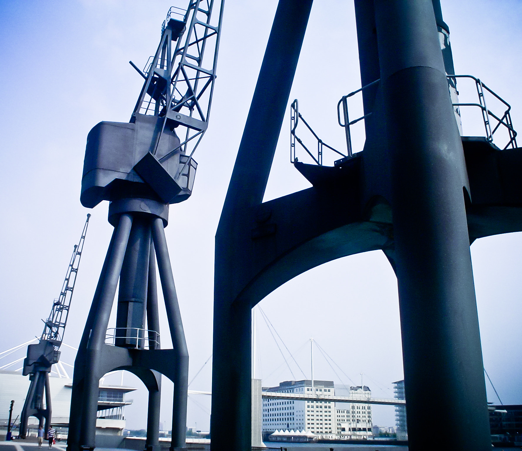 Sony DSC-P32 sample photo. Docklands crane, london photography