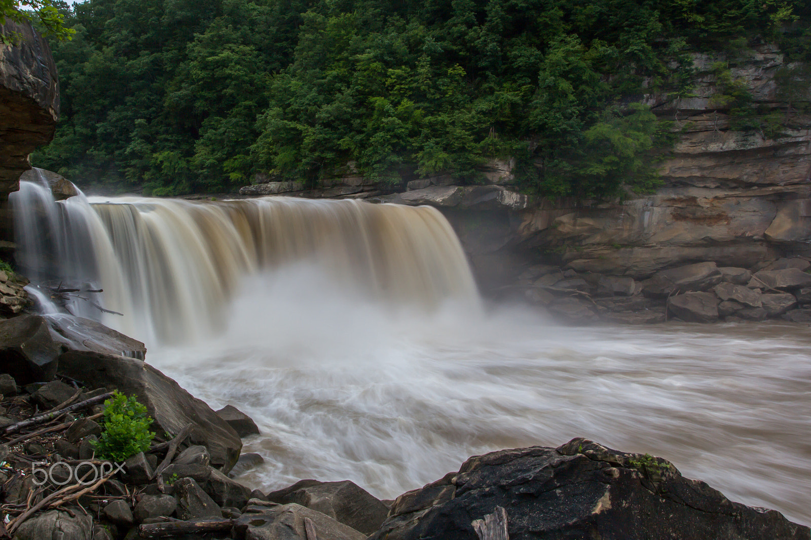 Canon EOS 550D (EOS Rebel T2i / EOS Kiss X4) + Canon EF 17-40mm F4L USM sample photo. Cumberland falls photography