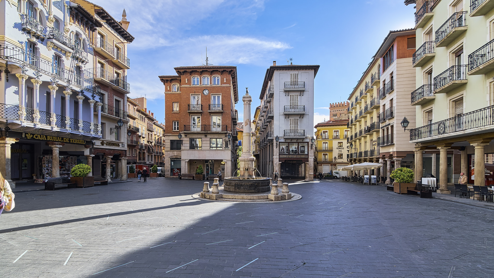 Fujifilm X-T1 + Tokina AT-X Pro 11-16mm F2.8 DX II sample photo. Plaza del torico - teruel photography