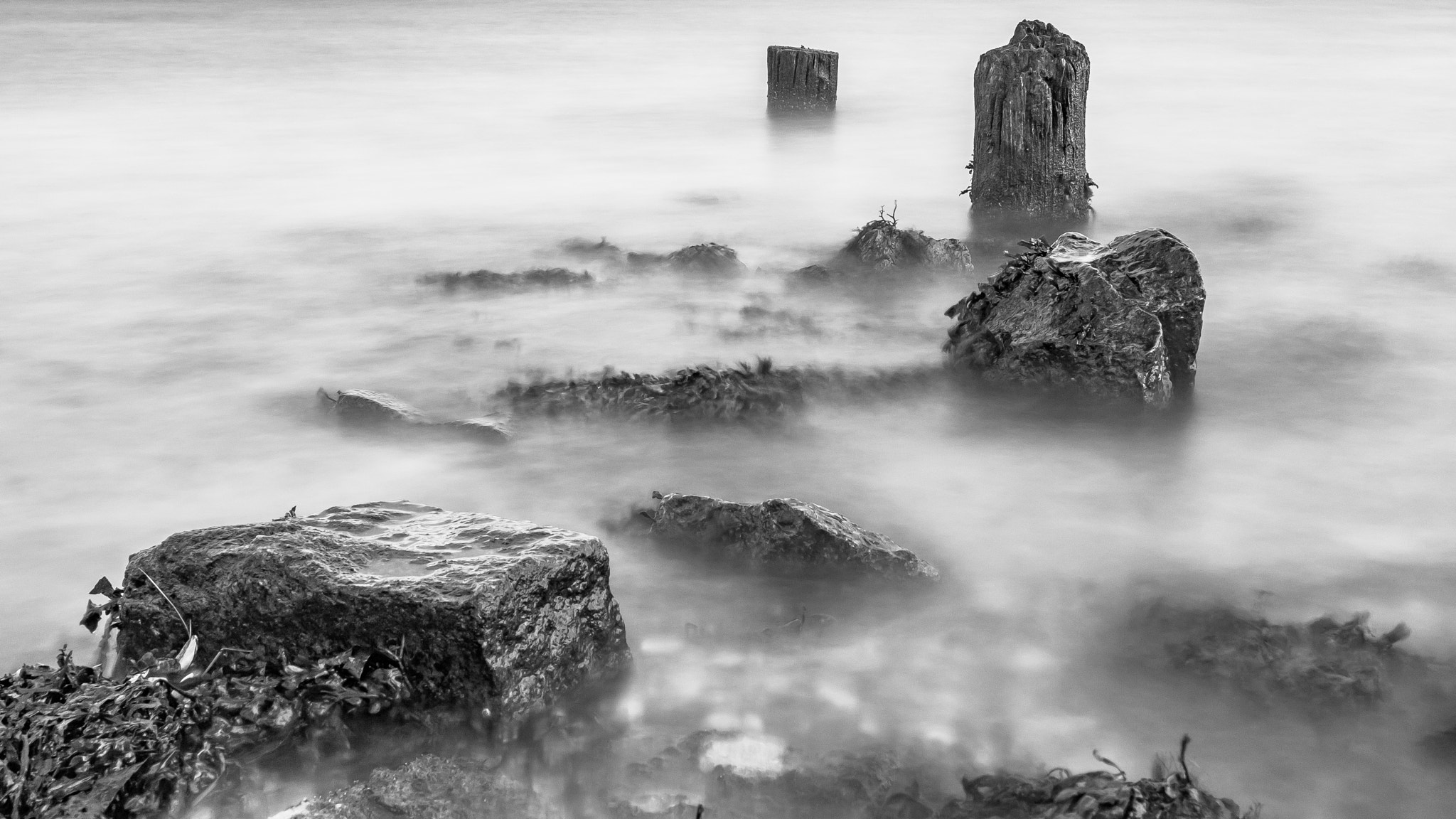 Canon EF 24mm F2.8 IS USM sample photo. Vestiges of a breakwater photography