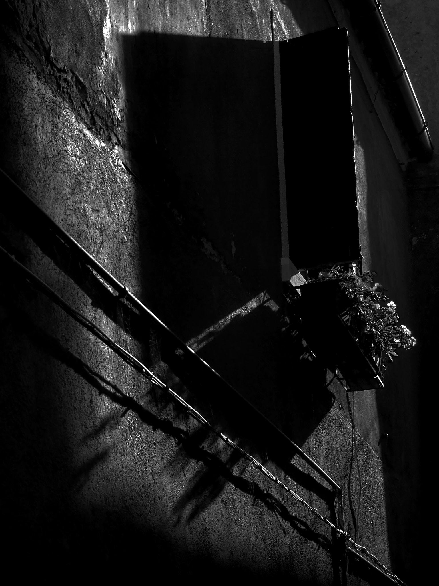 Olympus Zuiko Digital ED 40-150mm F4.0-5.6 sample photo. Window and shadows photography