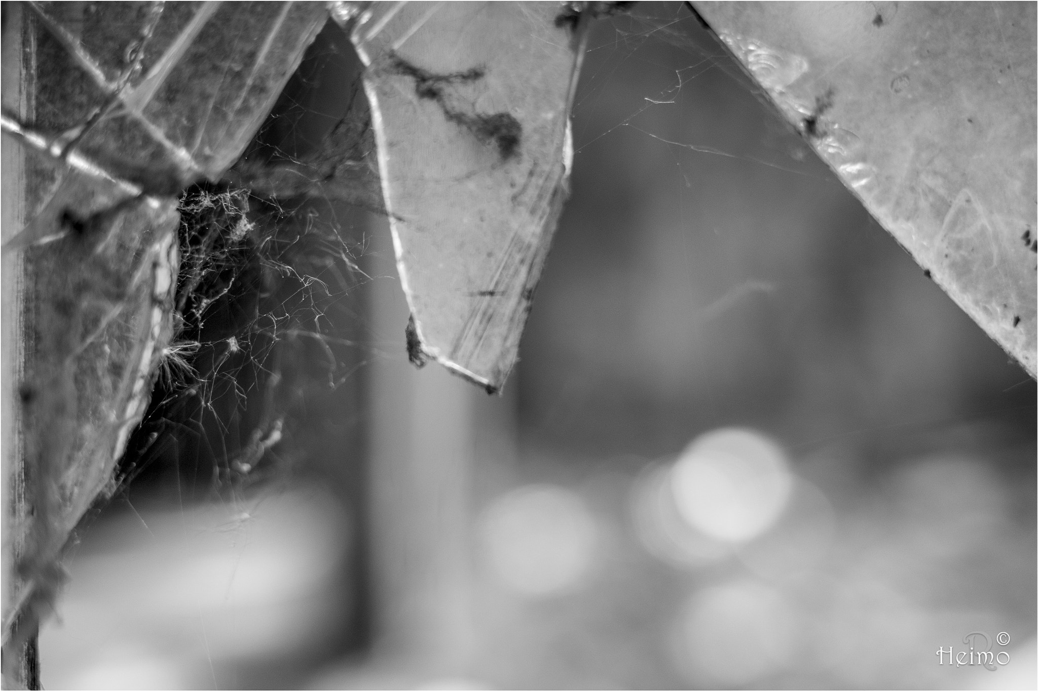 Canon EF 35mm F2 IS USM sample photo. Broken photography