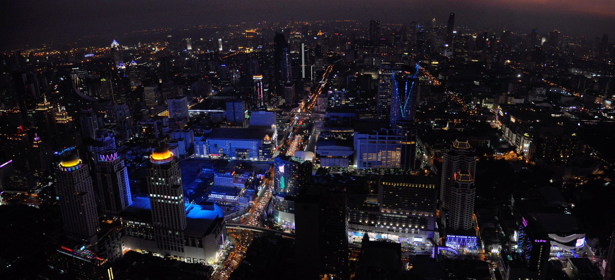 Sigma 18-200mm F3.5-6.3 II DC OS HSM sample photo. Bangkok, 6:30 pm photography