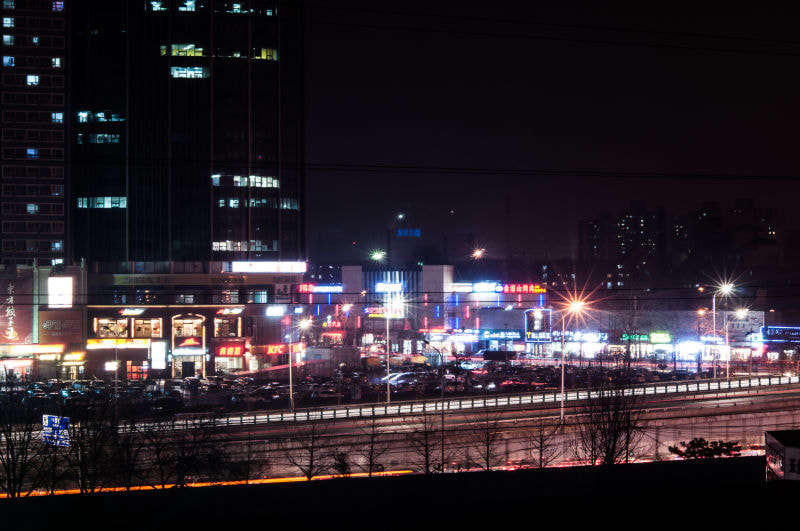 Nikon D90 + AF Nikkor 70-210mm f/4-5.6 sample photo. 闹市夜景 photography