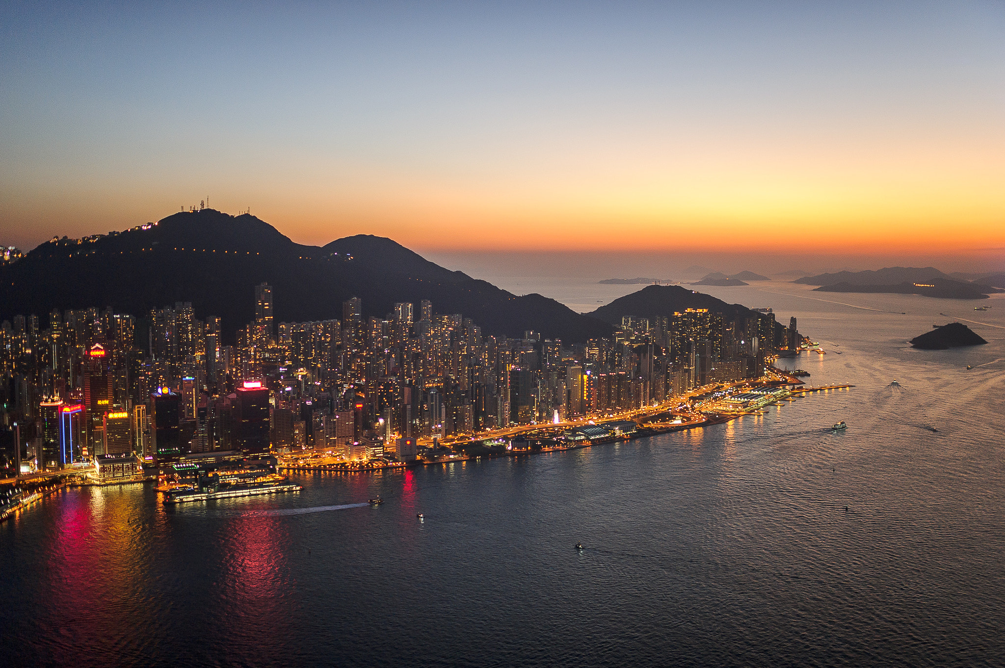 Nikon D3S + Nikon AF-S Nikkor 35mm F1.4G sample photo. Hong kong island photography