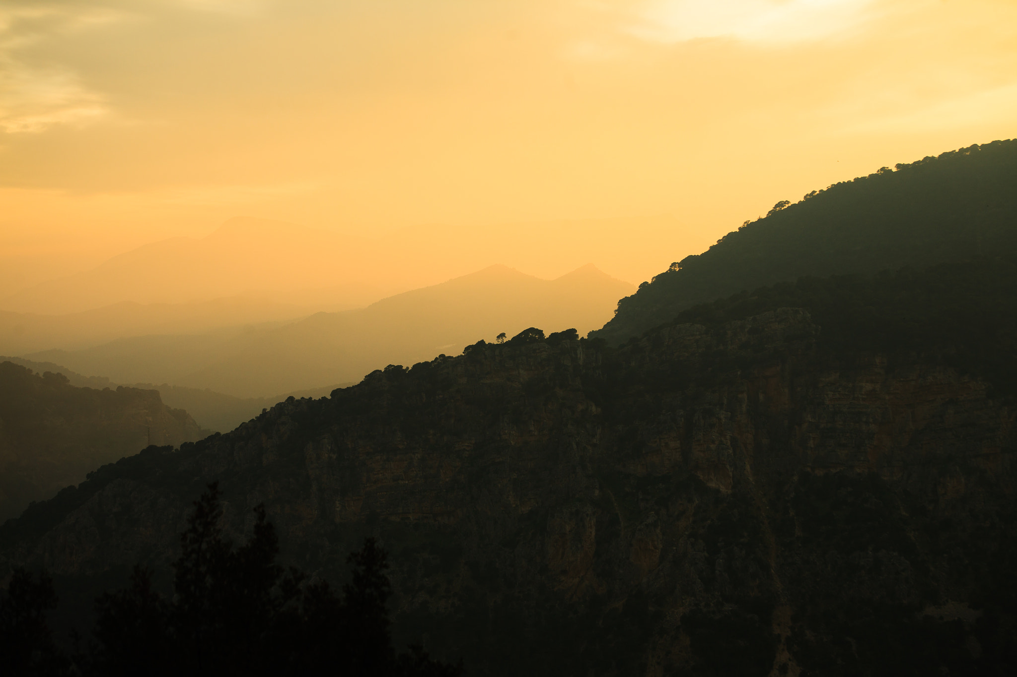 Canon EOS 5D + Canon EF 70-210mm f/3.5-4.5 USM sample photo. Sunset in spanish mountains photography