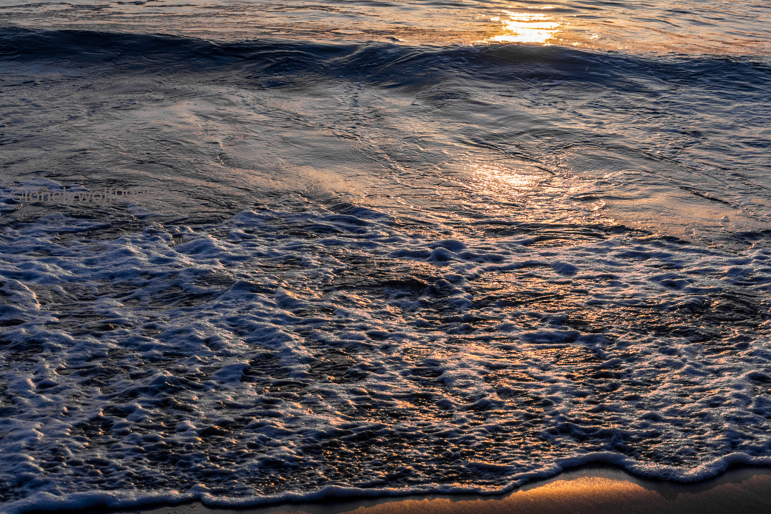 Canon EOS 550D (EOS Rebel T2i / EOS Kiss X4) sample photo. Foam at sunset photography