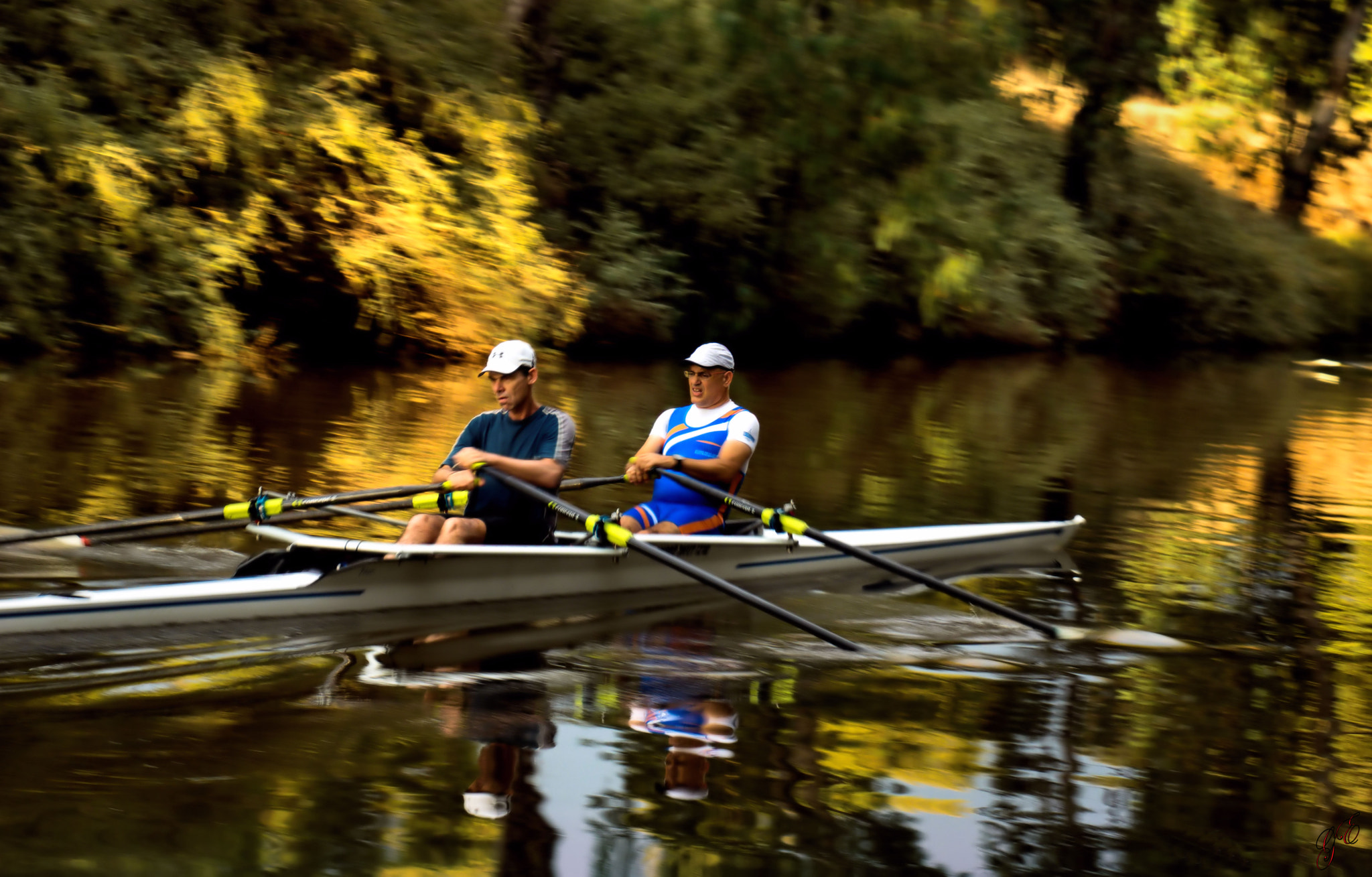 28-300mm F3.5-6.3 SSM sample photo. Rowers photography