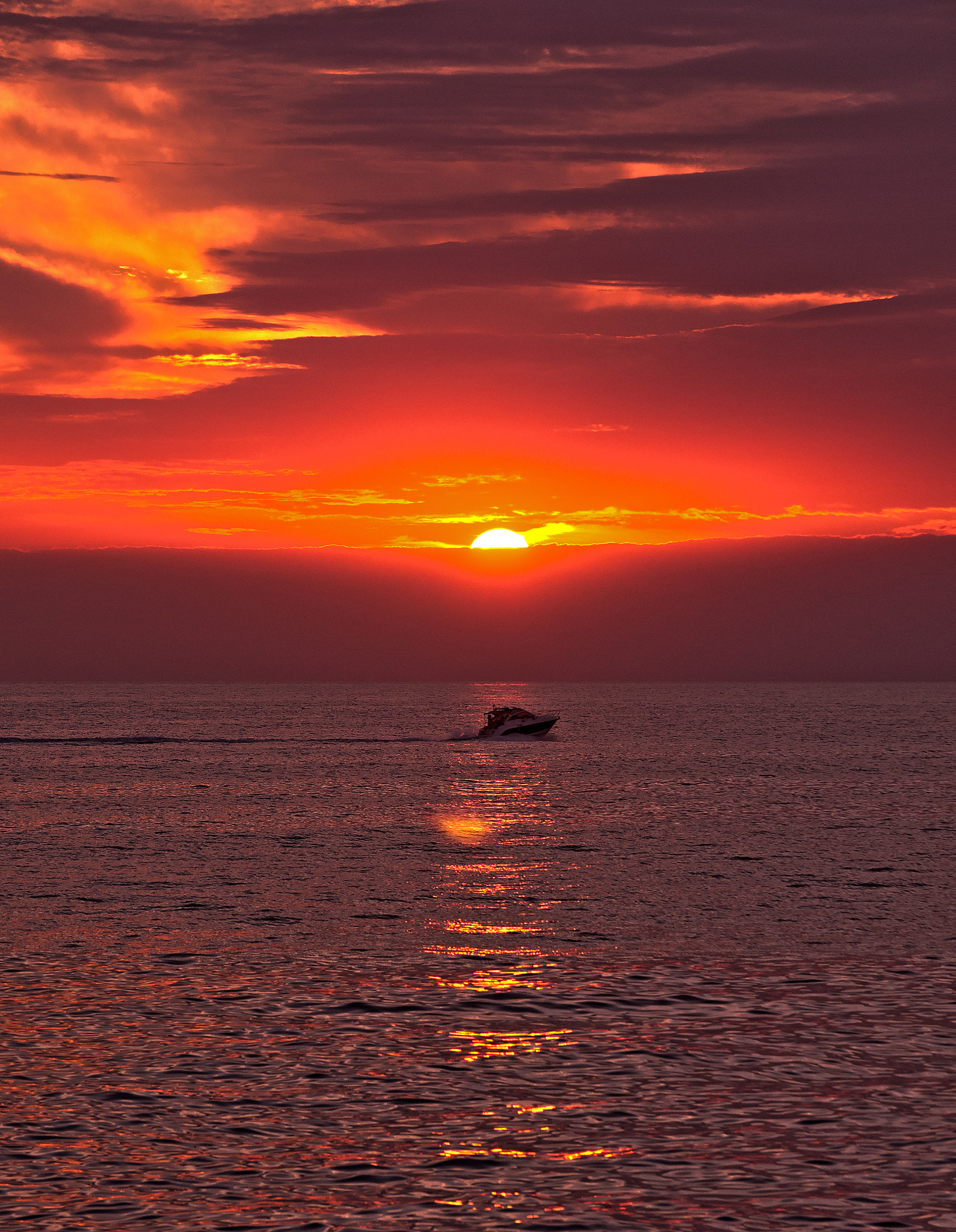 Sony SLT-A55 (SLT-A55V) sample photo. Boatride in the sunset photography