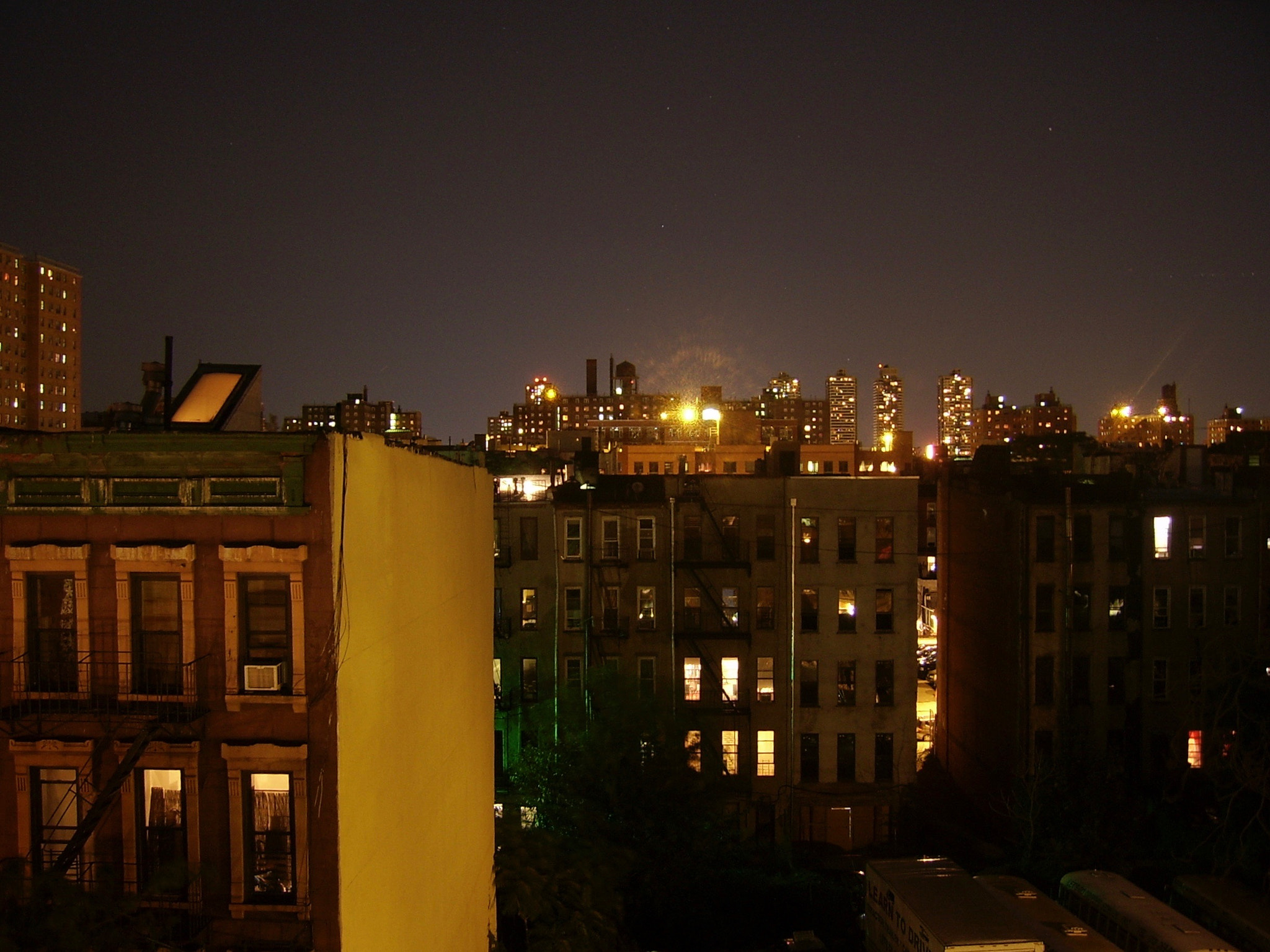 Samsung Digimax A50 / KENOX Q2 sample photo. Roof top photography
