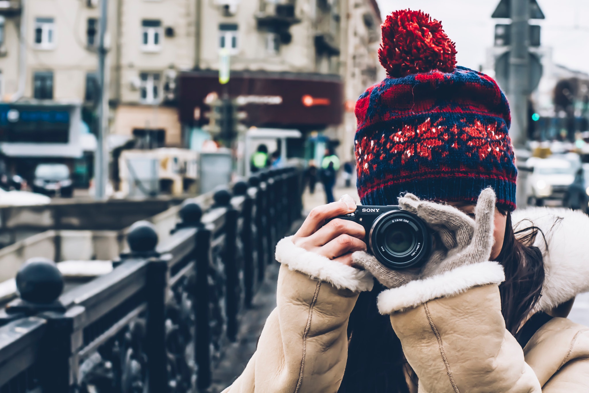 Sony Alpha DSLR-A500 + Sony 50mm F1.4 sample photo. Colourful hat photography