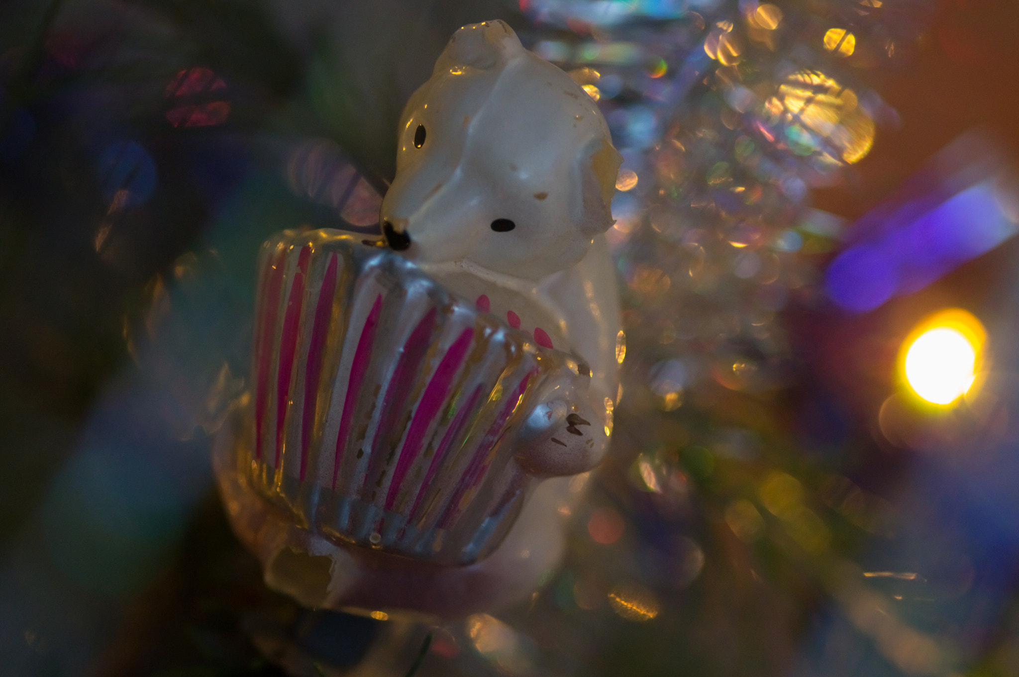 Sony Alpha DSLR-A580 + Sigma AF 105mm F2.8 EX [DG] Macro sample photo. The old christmas decorations photography