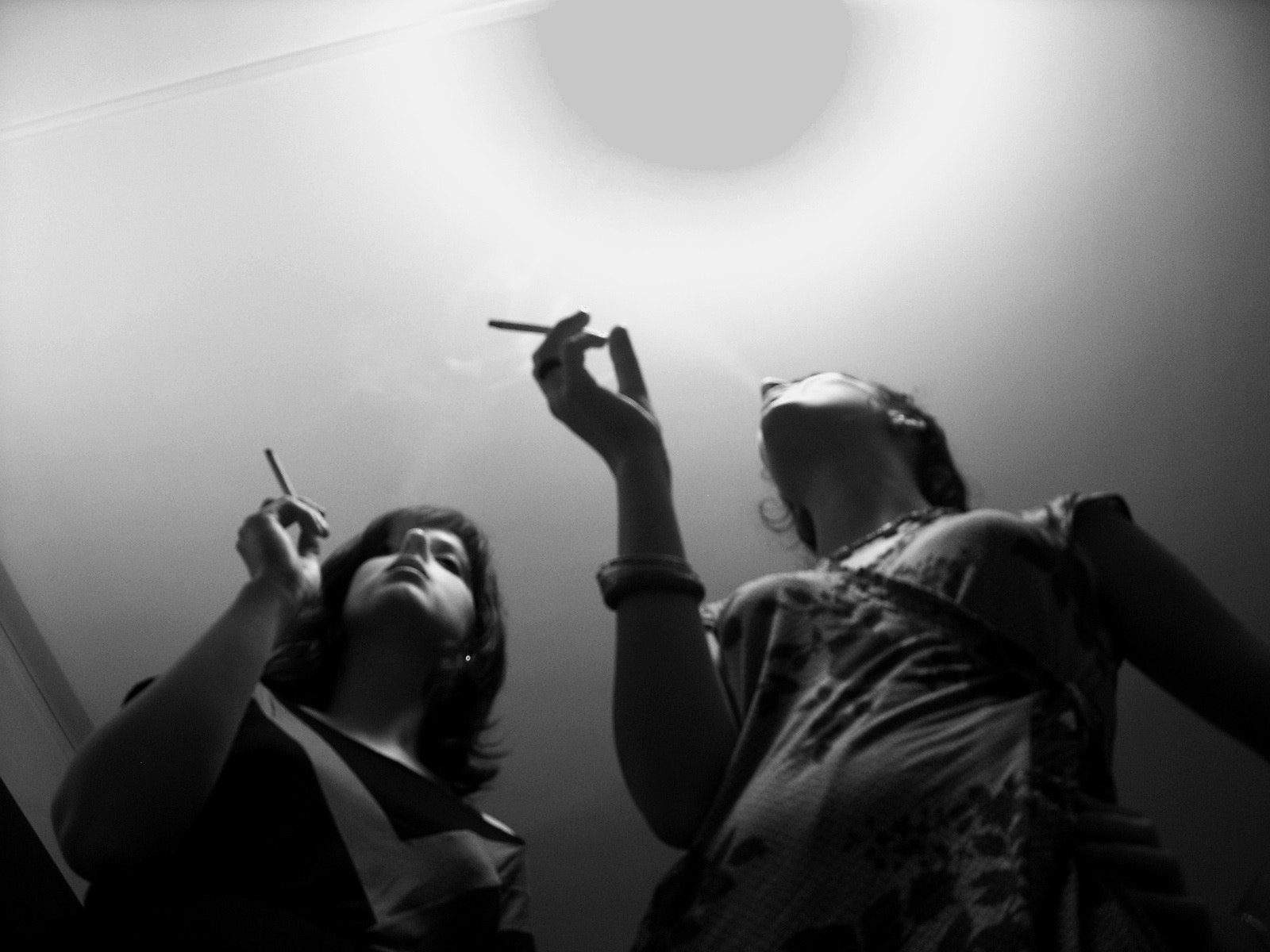 Samsung Digimax A50 / KENOX Q2 sample photo. Cigarettes photography