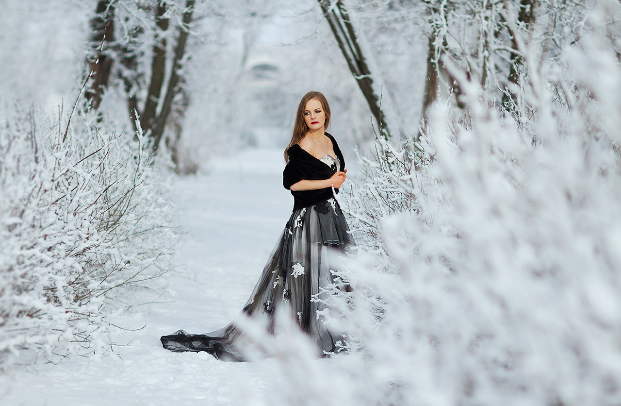 Canon EOS 7D + Canon EF 100mm F2.0 USM sample photo. Winter photography