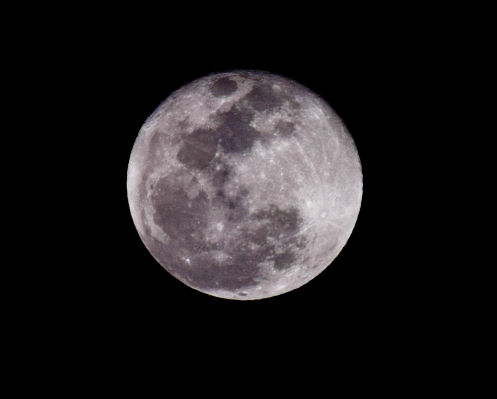 Nikon D3300 + Nikon AF-S Nikkor 300mm F4D ED-IF sample photo. The moon photography