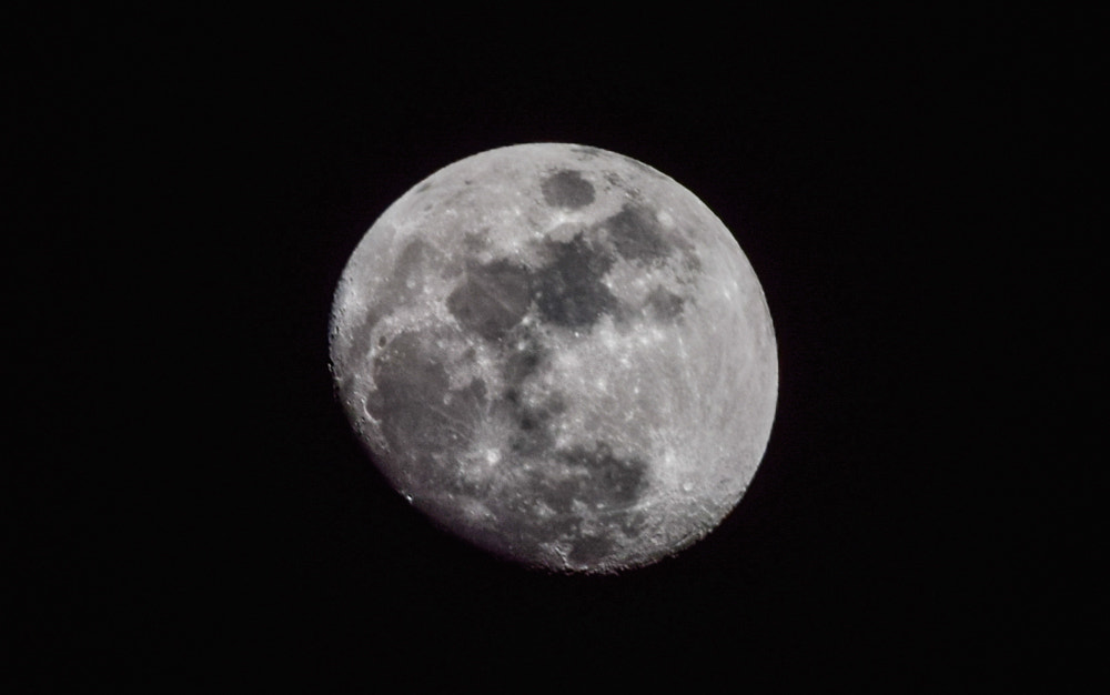 Nikon D3300 + Nikon AF-S Nikkor 300mm F4D ED-IF sample photo. The moon photography