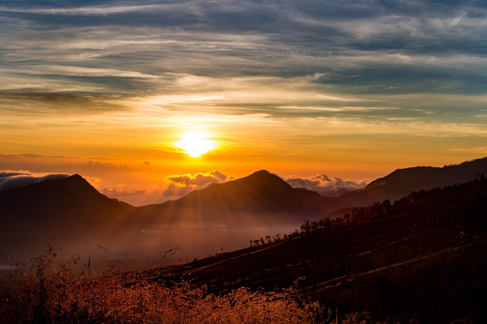 Nikon D4 sample photo. Morning haze at the mt rinjani photography