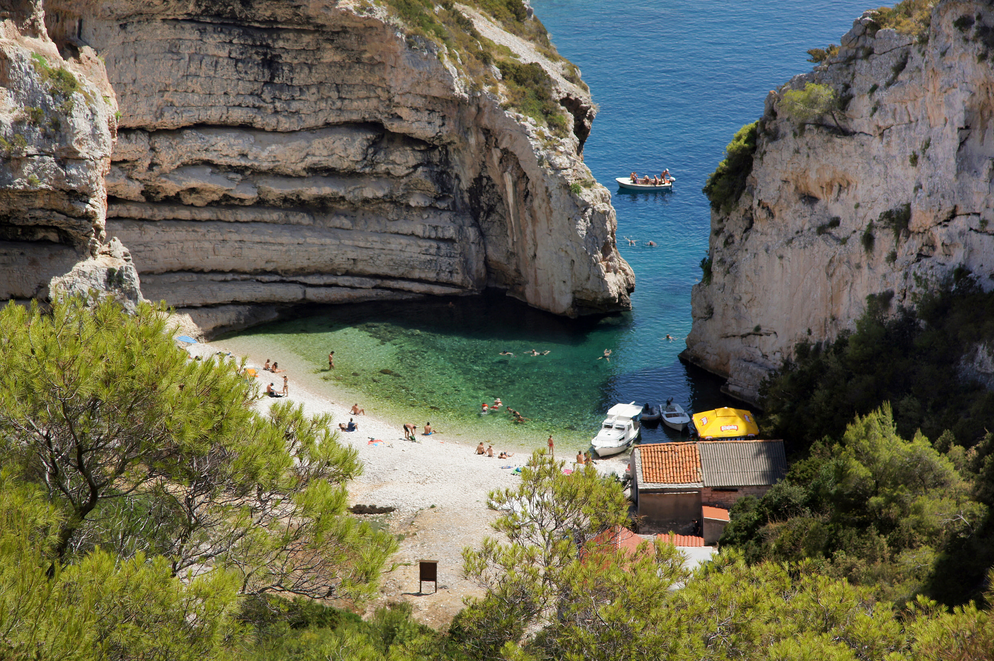 Sony Alpha DSLR-A580 sample photo. Beach stiniva photography