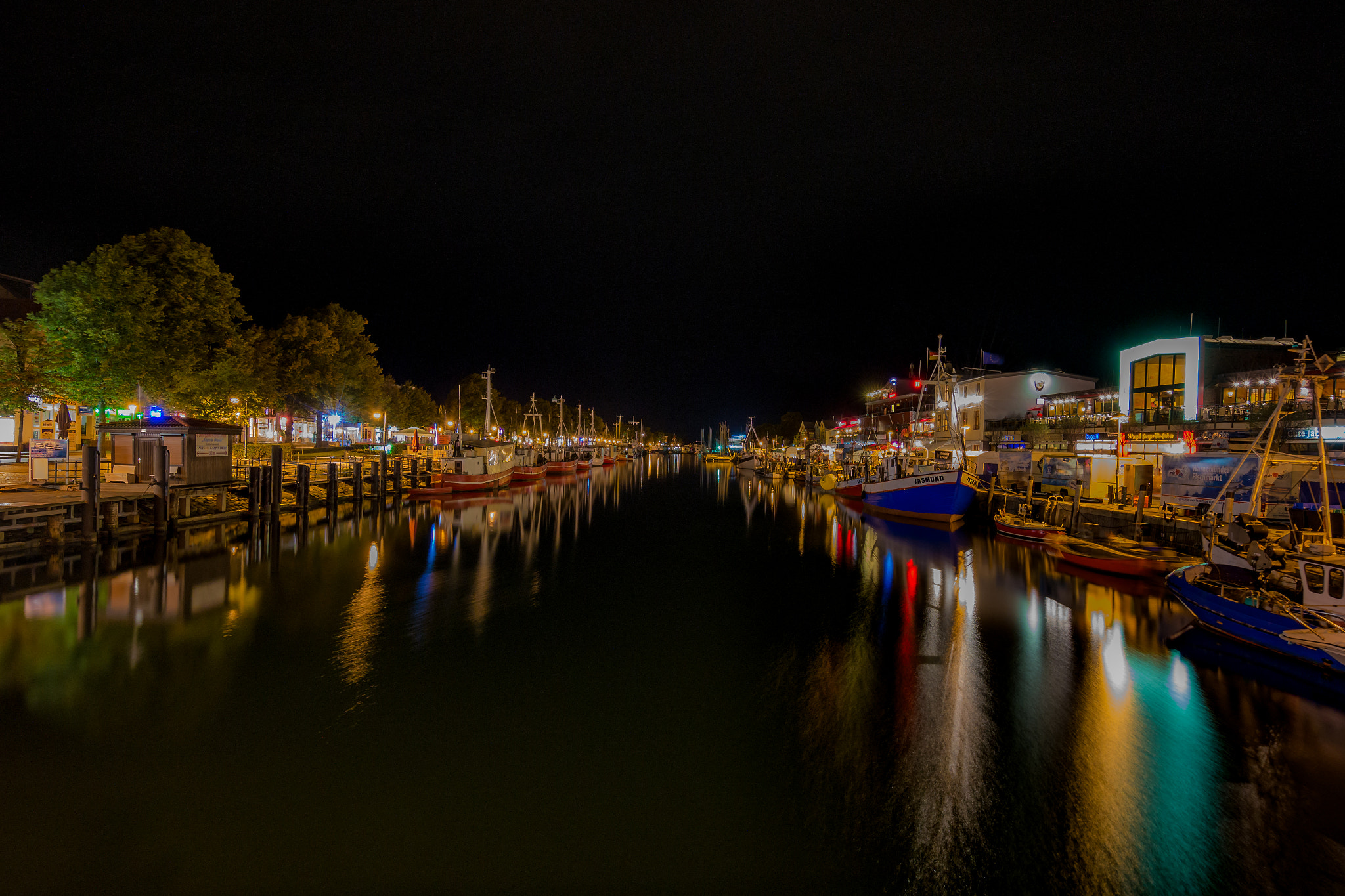 Samsung NX30 + Samsung NX 12-24mm F4-5.6 ED sample photo. Alter strom, warnemünde photography