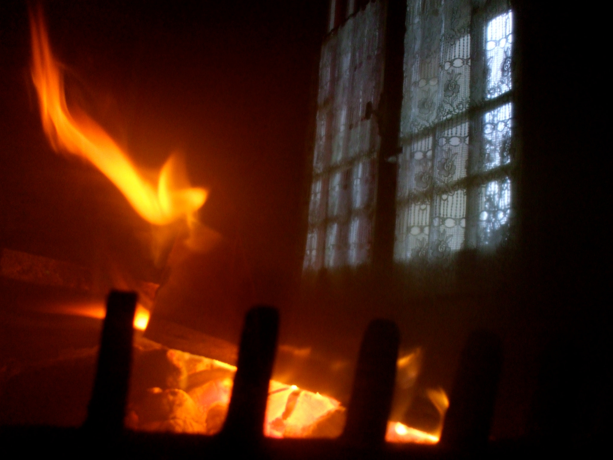 Fujifilm FinePix A805 sample photo. Burning window photography