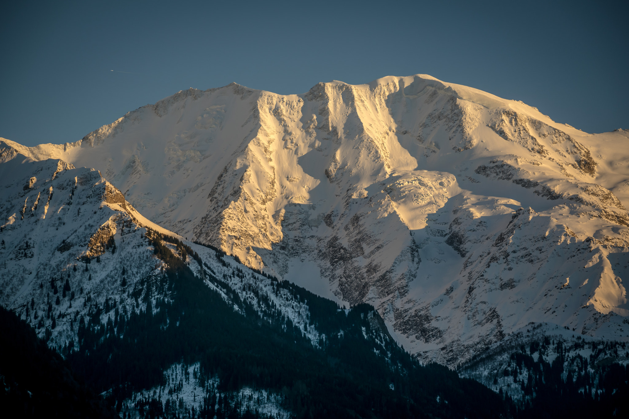 Nikon D5300 + Nikon AF-S DX Nikkor 18-135mm F3.5-5.6G ED-IF sample photo. Mont blanc from st gervais photography
