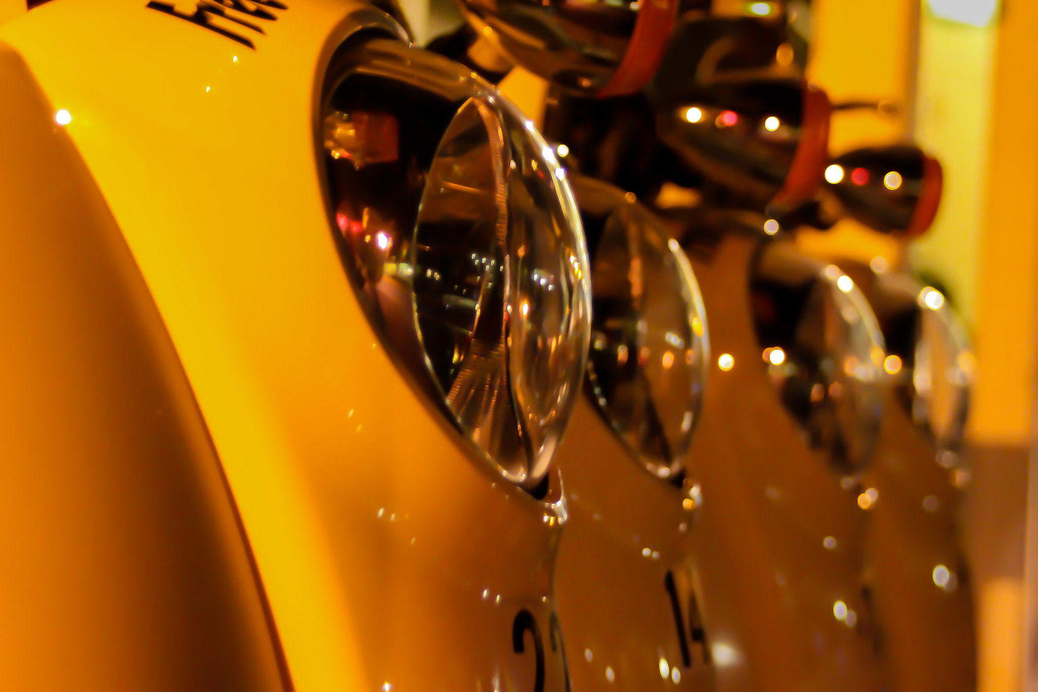 Canon EOS 500D (EOS Rebel T1i / EOS Kiss X3) sample photo. Yellow mopeds photography