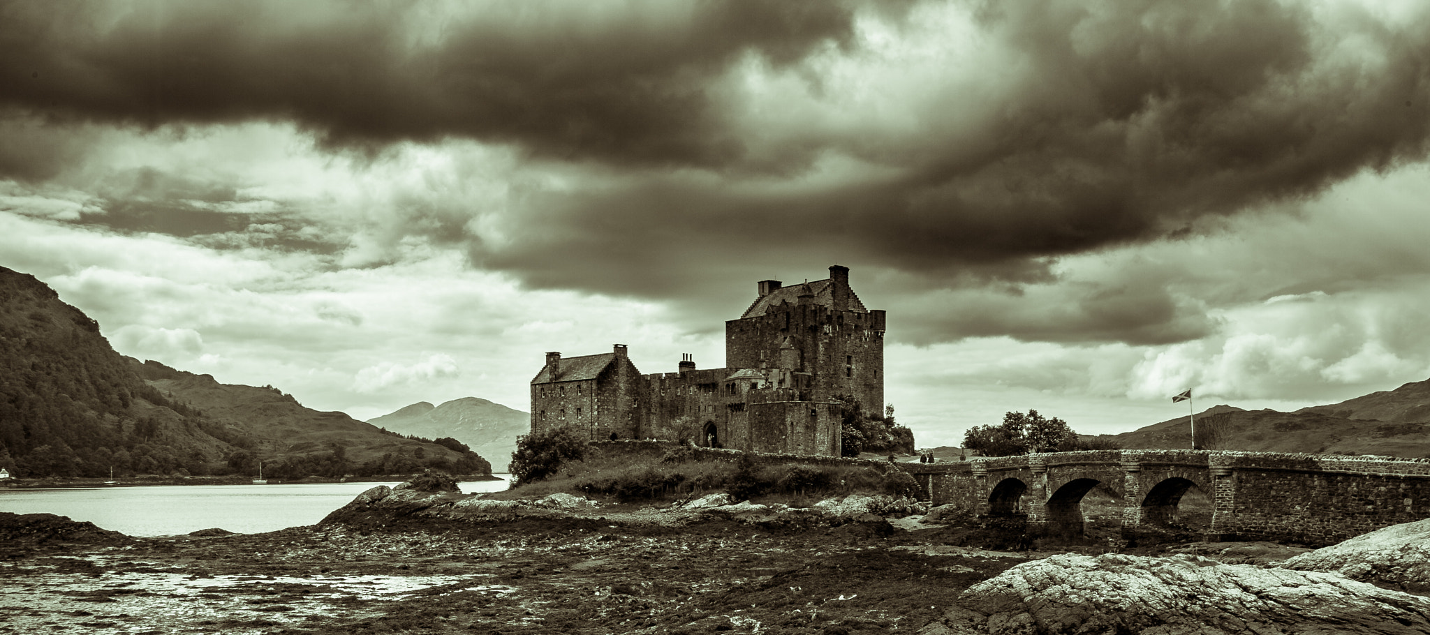 Canon EOS-1D Mark II N sample photo. Eilean donan, scotland photography