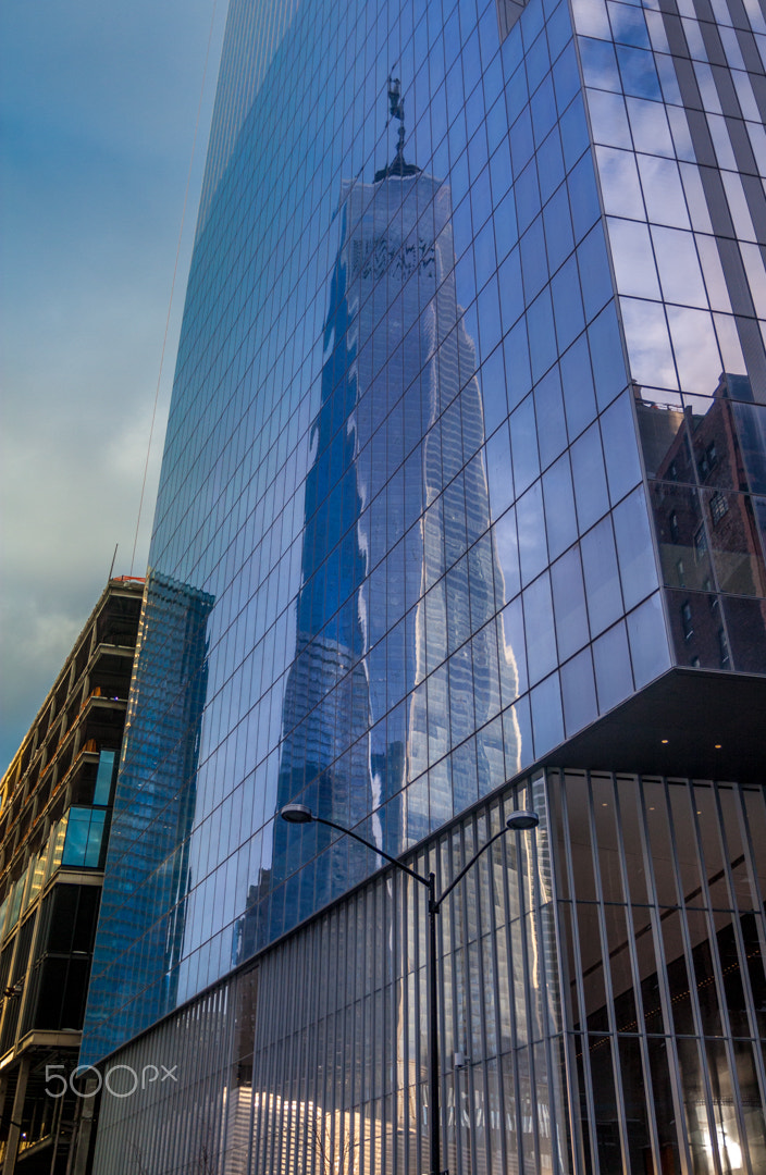 Canon EOS 450D (EOS Rebel XSi / EOS Kiss X2) + Canon EF 17-40mm F4L USM sample photo. One world trade center reflection photography