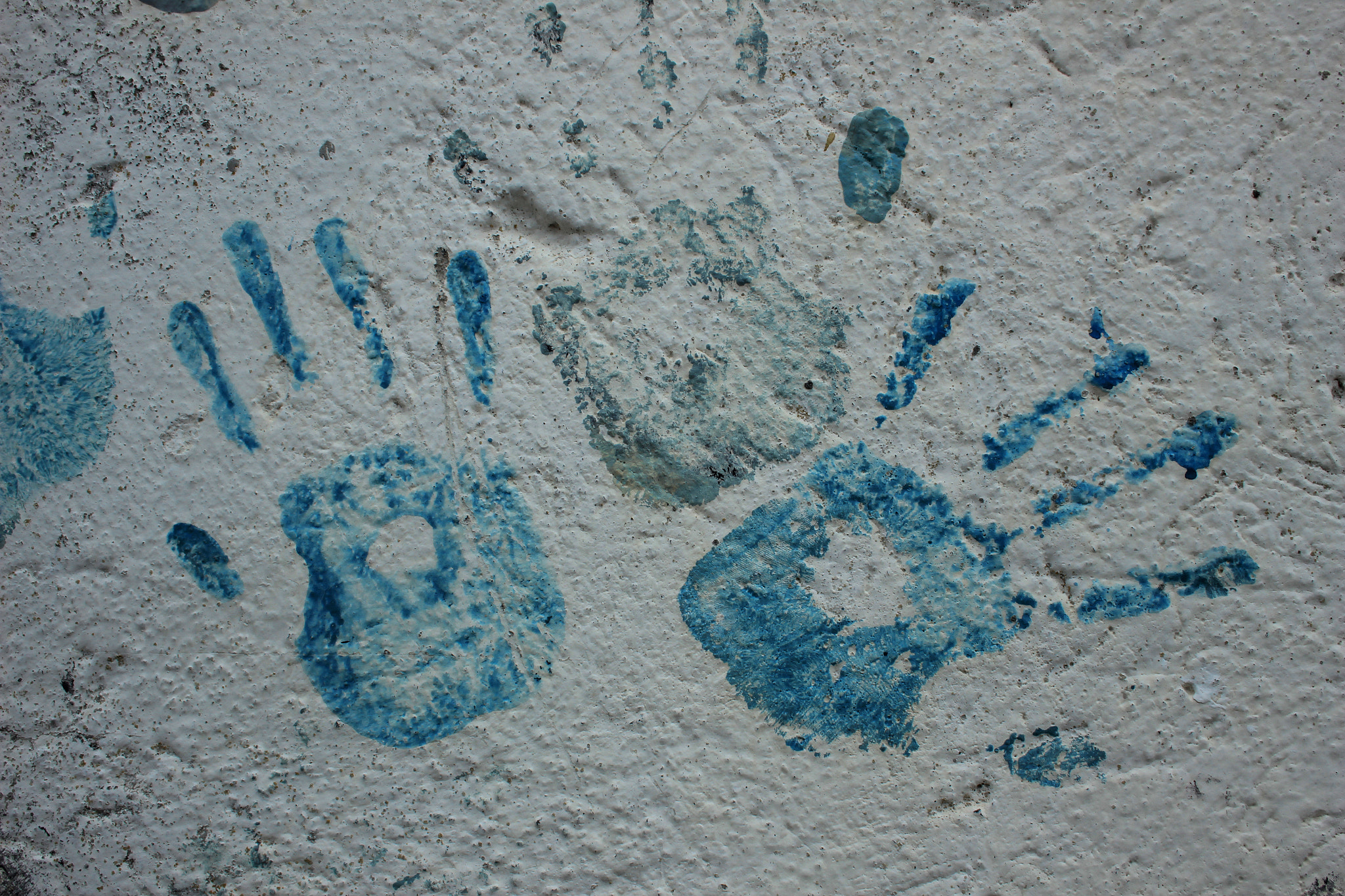 Canon EF-S 18-55mm F3.5-5.6 sample photo. Painted hand prints photography