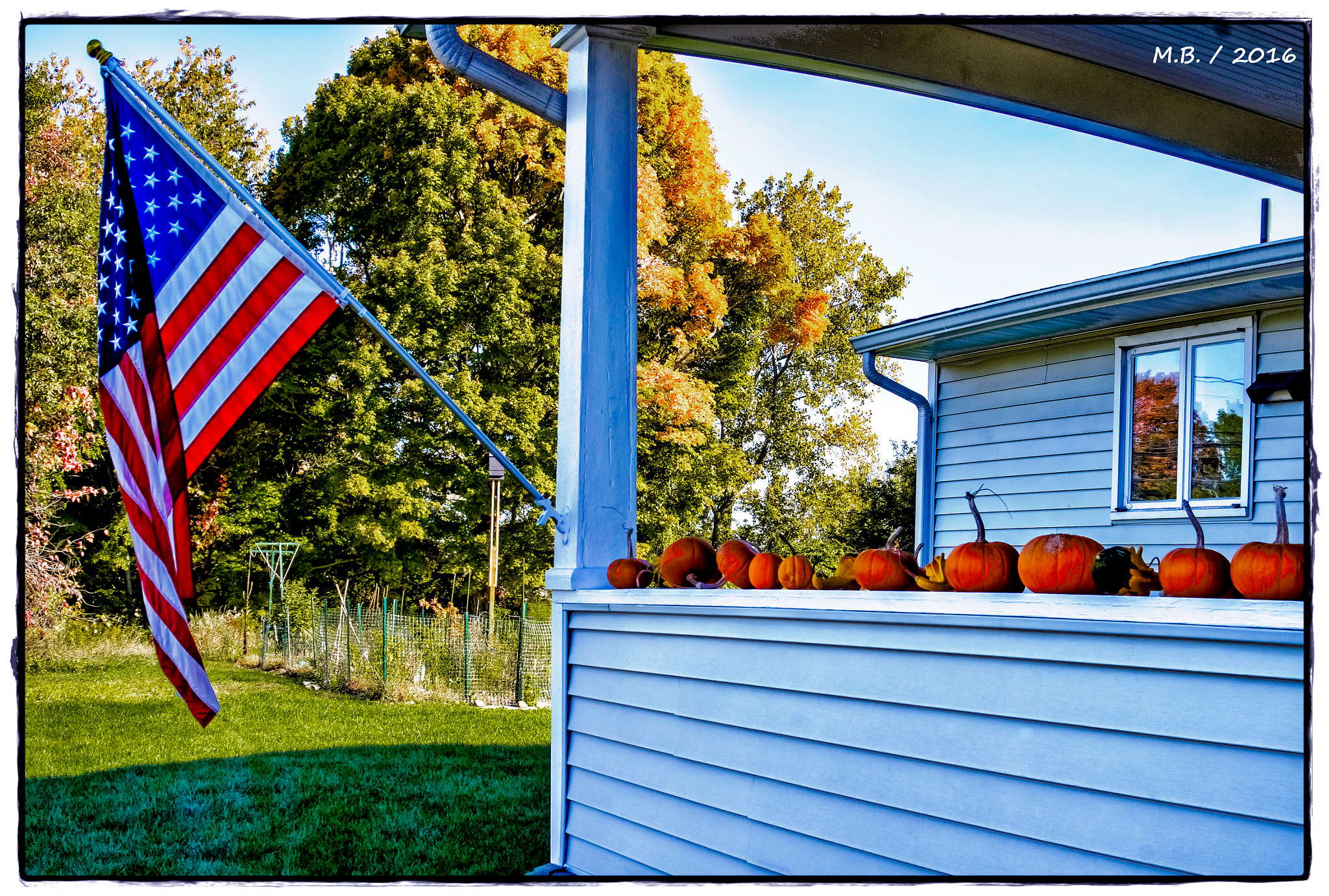 Pentax K-x + smc PENTAX-FA 28-80mm F3.5-5.6 AL sample photo. American flag and pumpkins in october. photography
