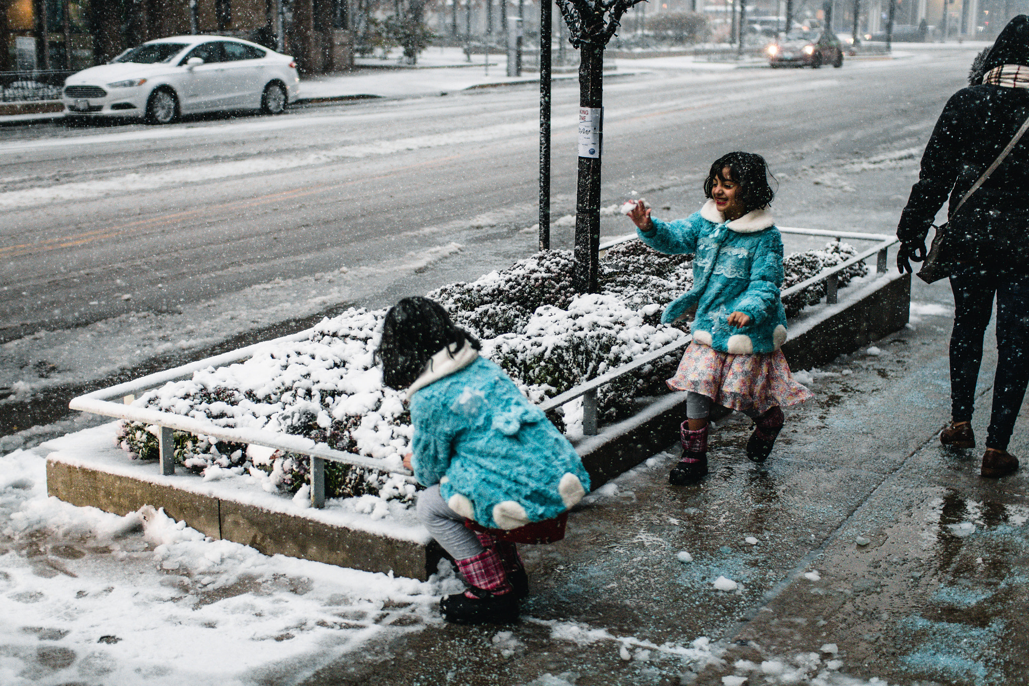 Sigma 30mm F1.4 EX DC HSM sample photo. Snowball fight photography
