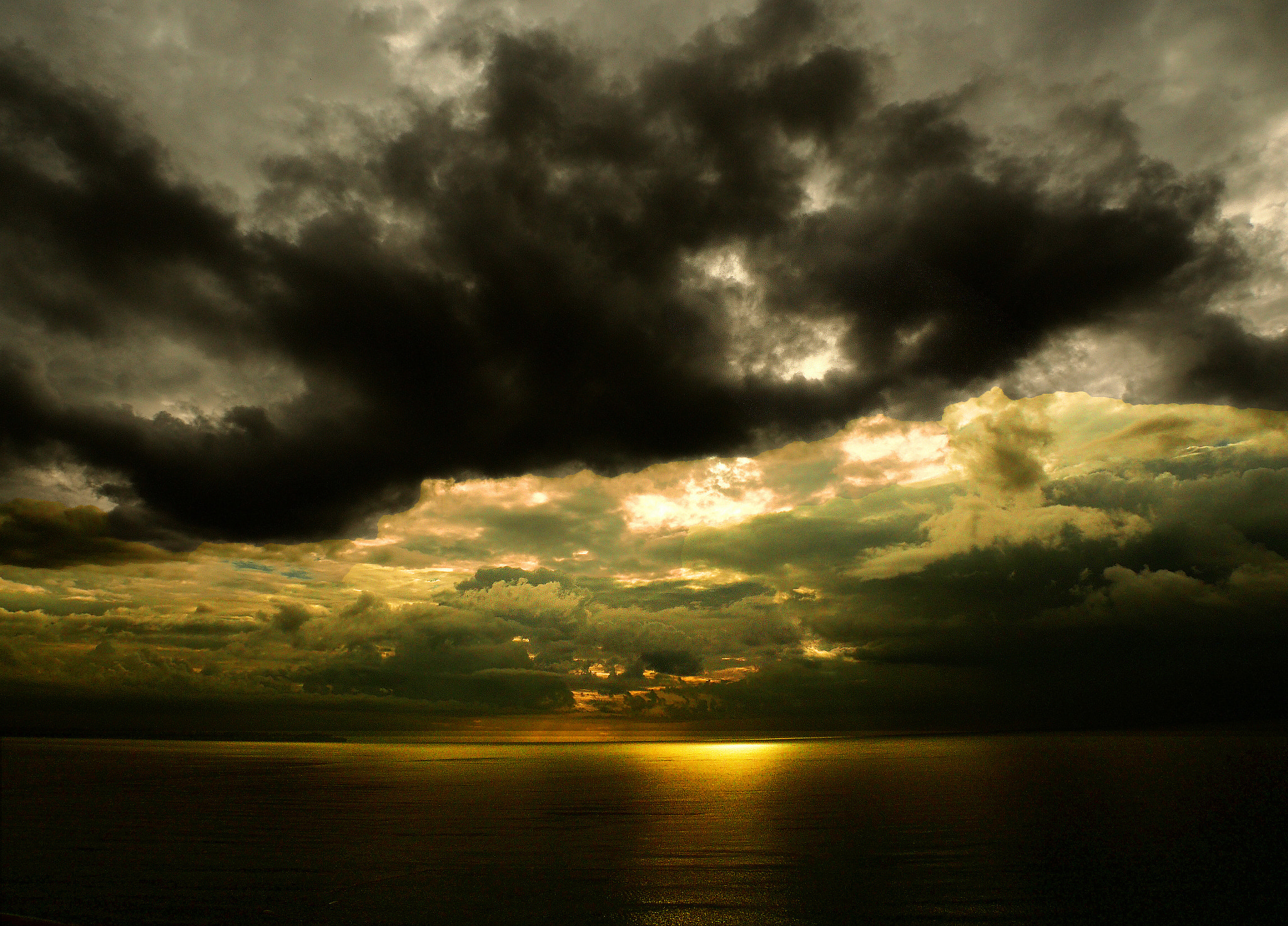 Olympus M.Zuiko Digital 14-42mm F3.5-5.6 II R sample photo. Clouds &amp; the sea photography