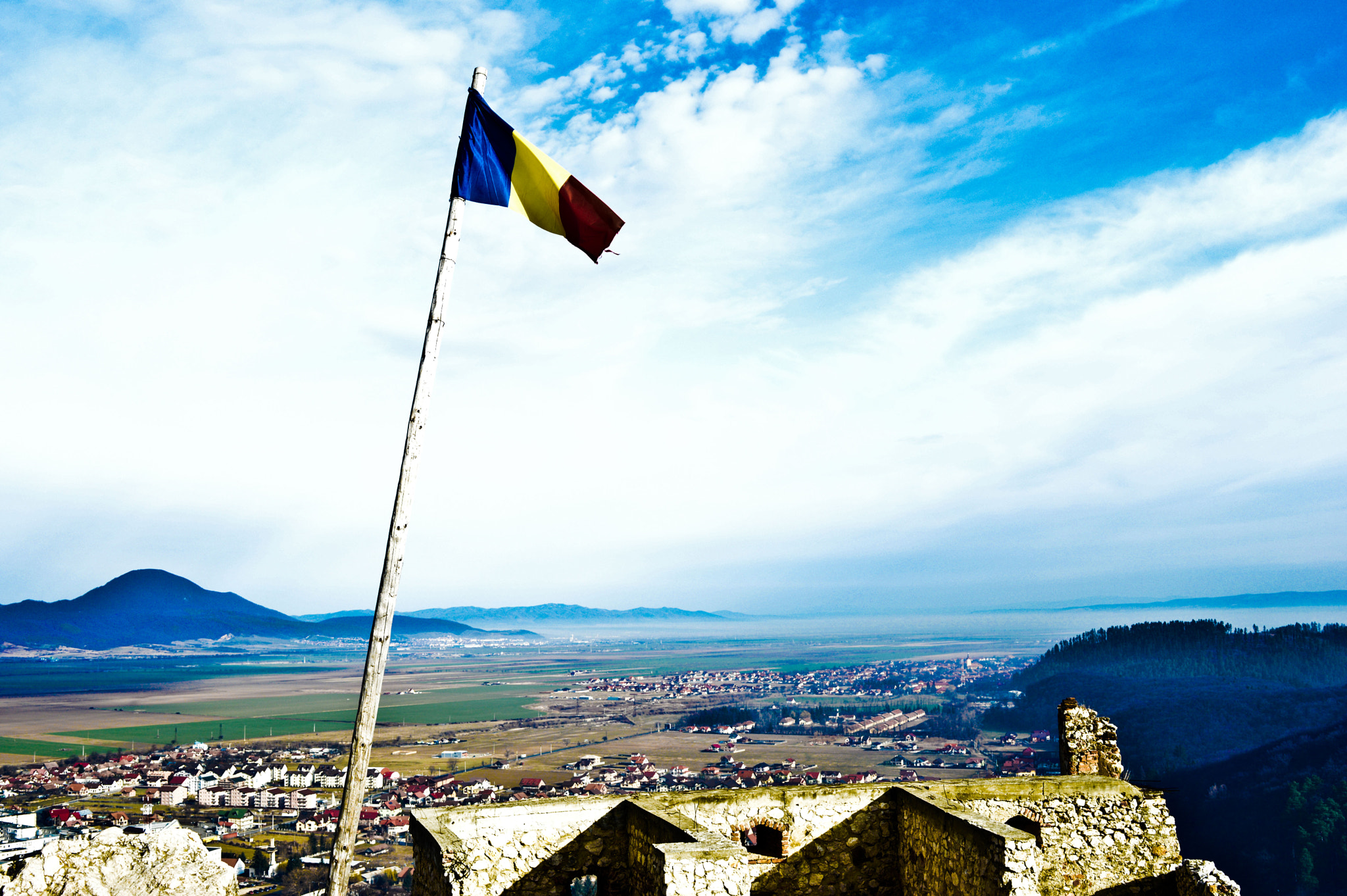 Nikon D3200 + AF Zoom-Nikkor 35-70mm f/2.8 sample photo. Romanian flag photography