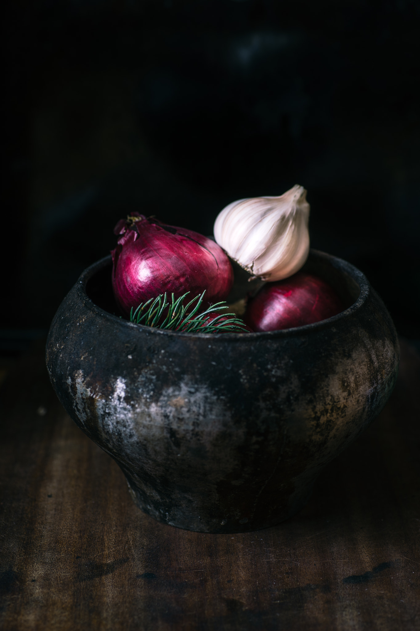 Sony a7 + Sigma 70mm F2.8 EX DG Macro sample photo. Onion pot photography