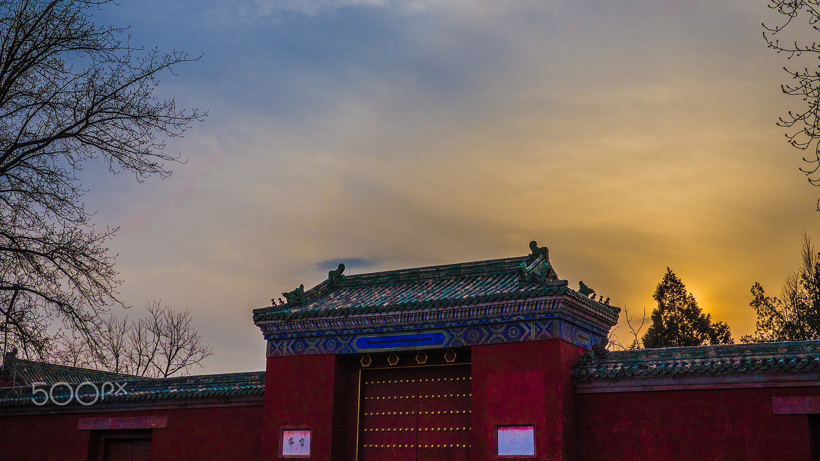 Olympus OM-D E-M10 + Panasonic Lumix G 20mm F1.7 ASPH sample photo. Another view for palace for fest photography