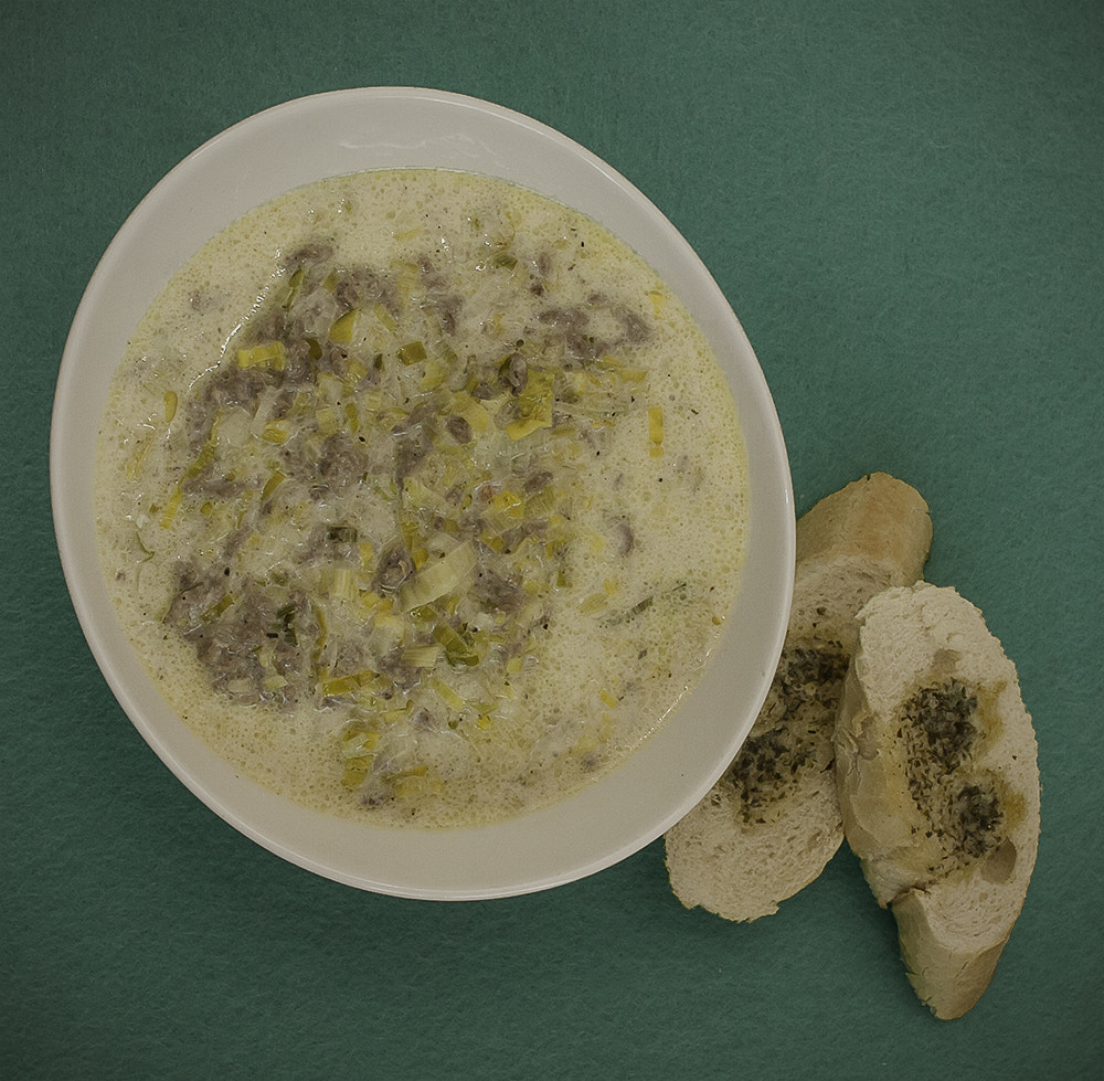 Sigma 30mm F1.4 EX DC HSM sample photo. Käse-lauch-suppe mit hackfleisch photography