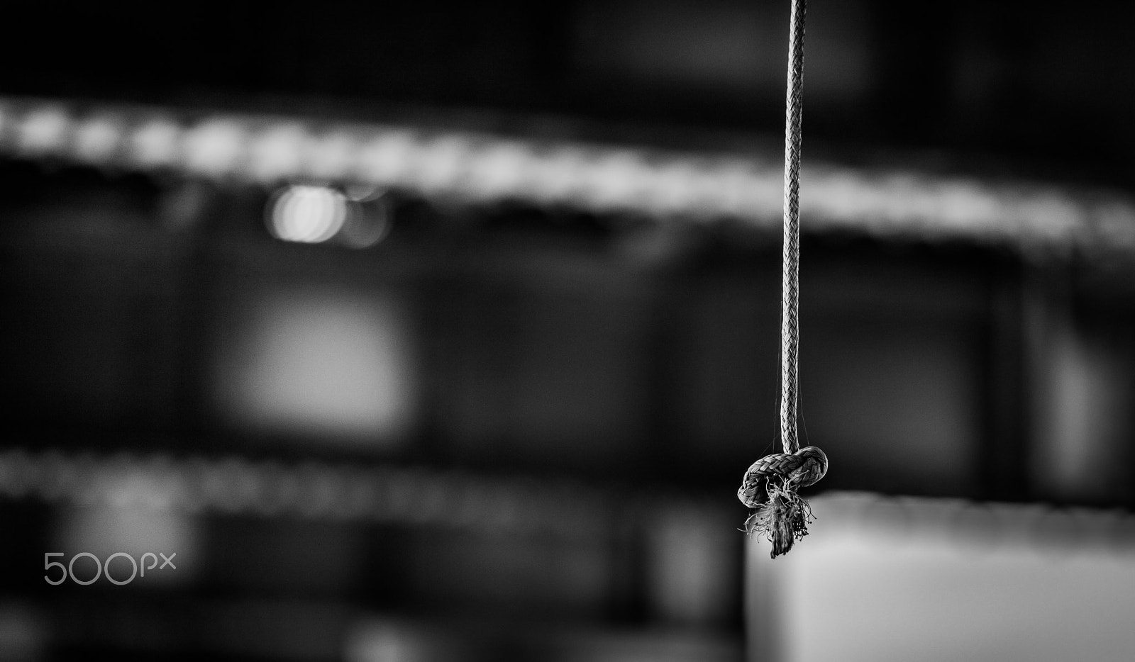 Canon EOS 5DS + Canon EF 85mm F1.8 USM sample photo. Hanging rope photography