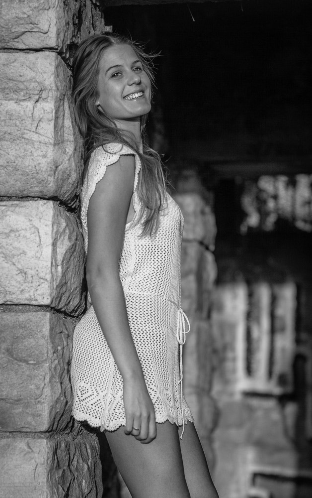 Leica APO-Summicron-M 75mm F2 ASPH sample photo. Model at the zoo 3 photography
