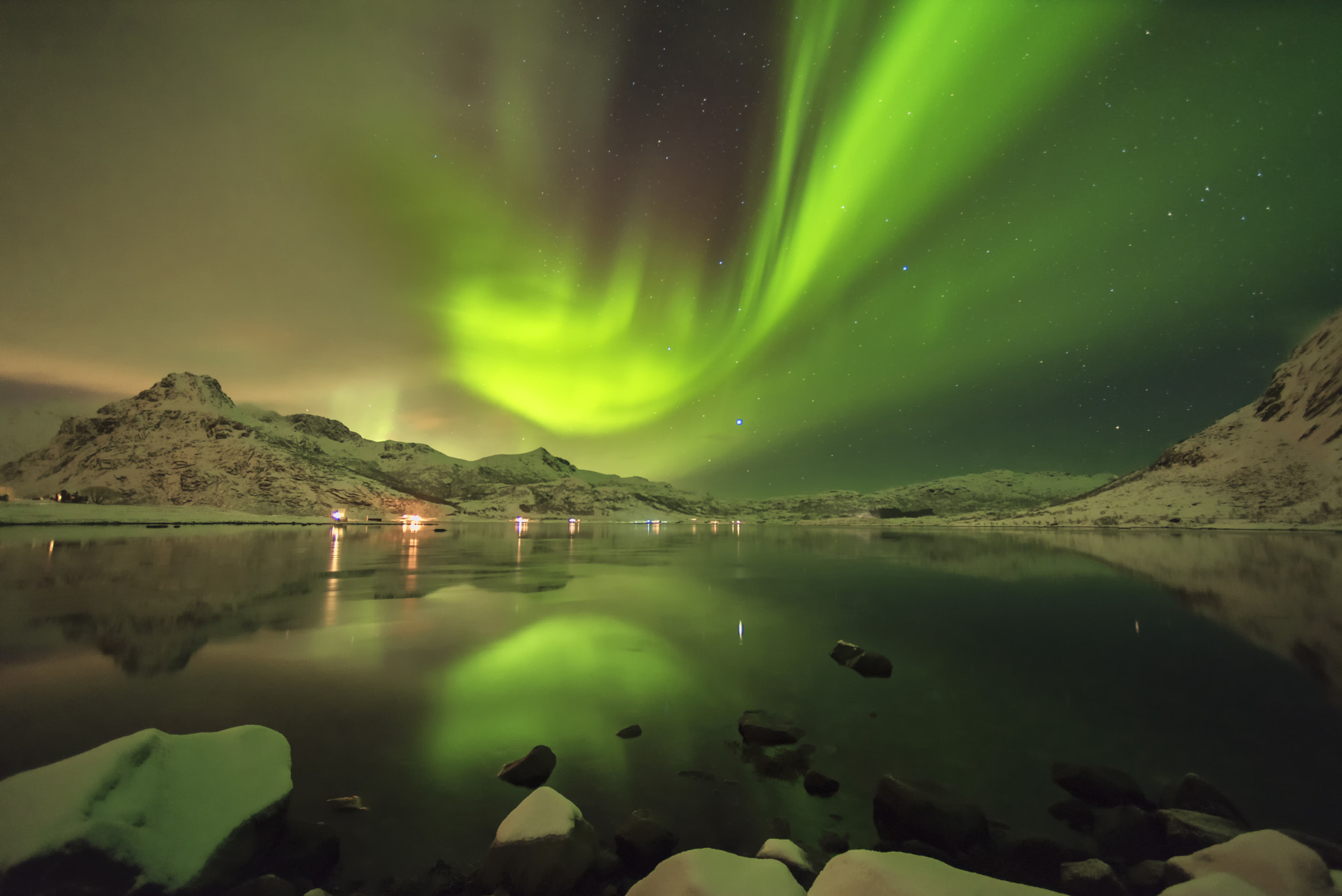 Nikon D810 + Nikon AF Nikkor 14mm F2.8D ED sample photo. Breathtaking aurora photography