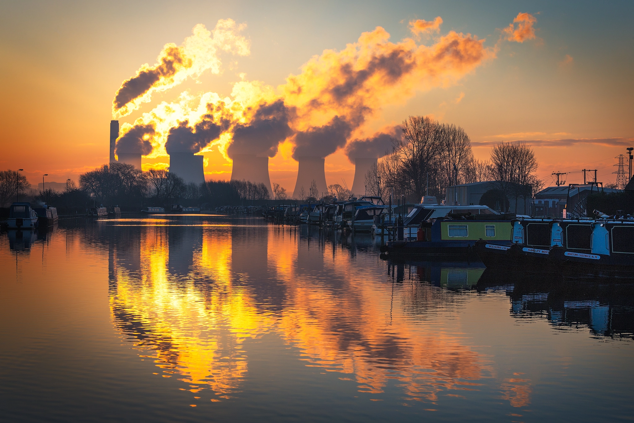 Canon EF 70-200mm F4L IS USM sample photo. Fire in the docks photography