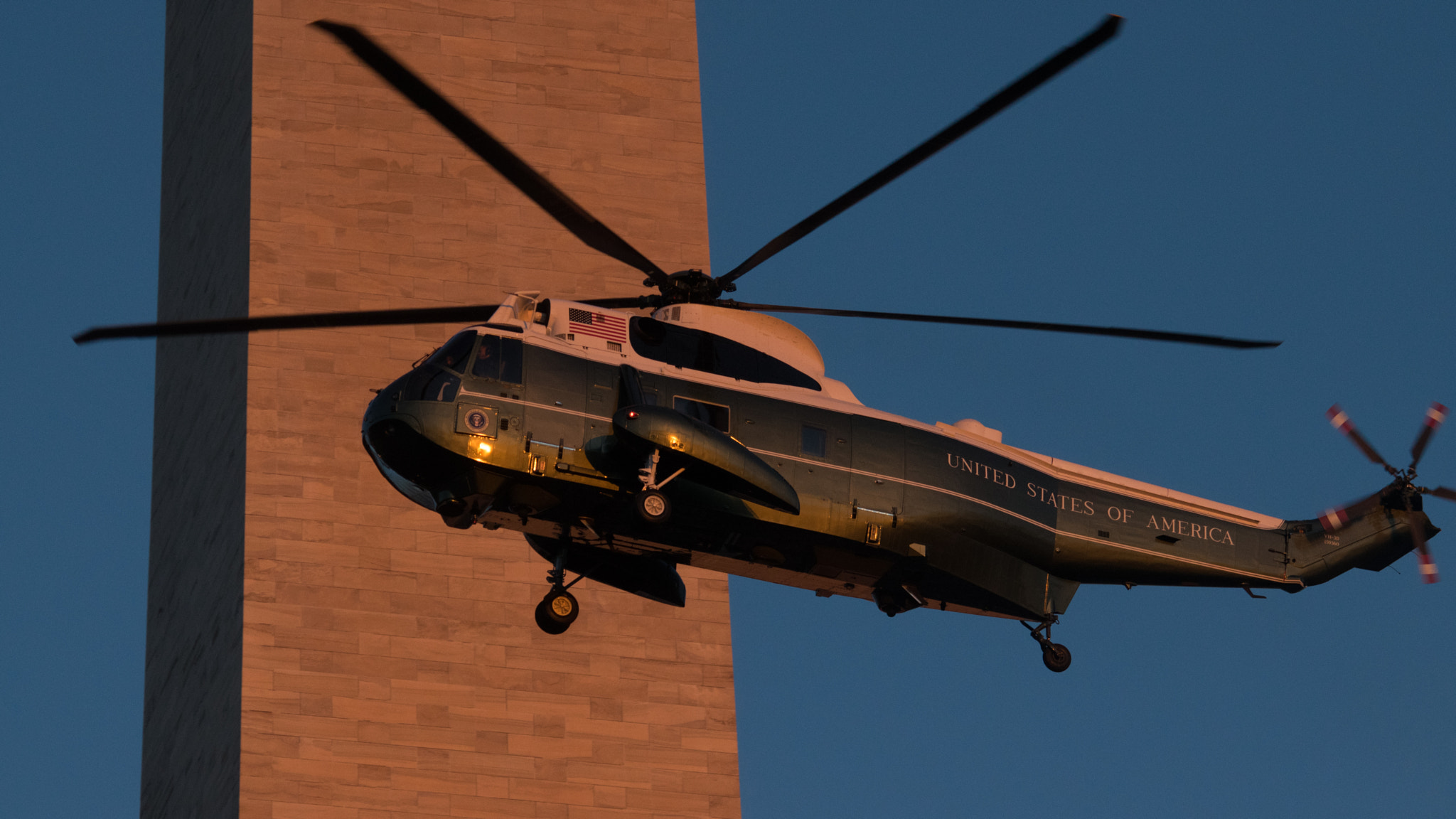 Sigma 150-500mm F5-6.3 DG OS HSM sample photo. Marine one at sunset photography